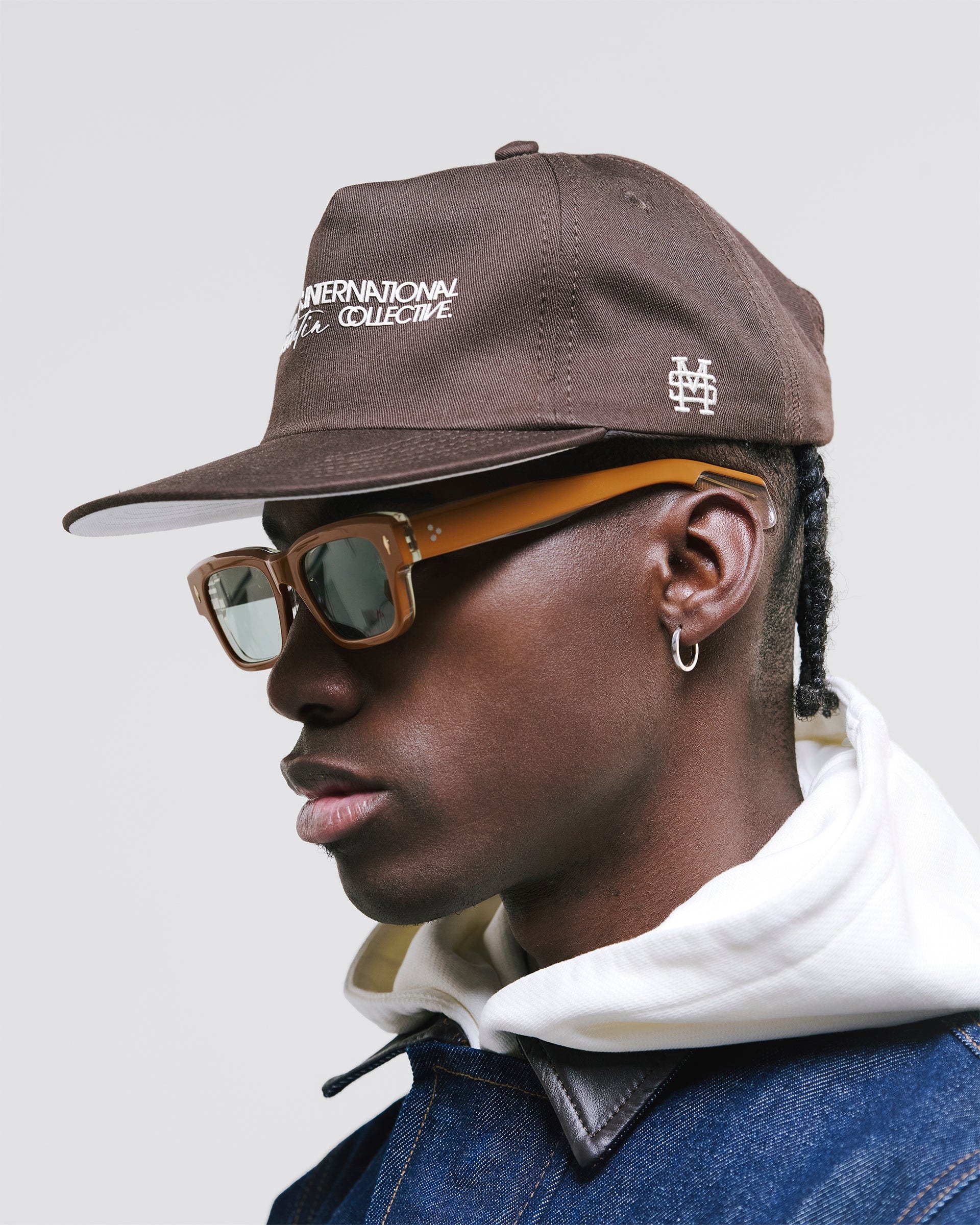 Gorra Latin Design Collective – Café - imagen 3