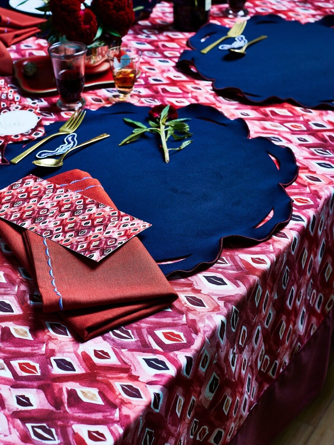 Mantel De Mesa Labios Vino - imagen 1