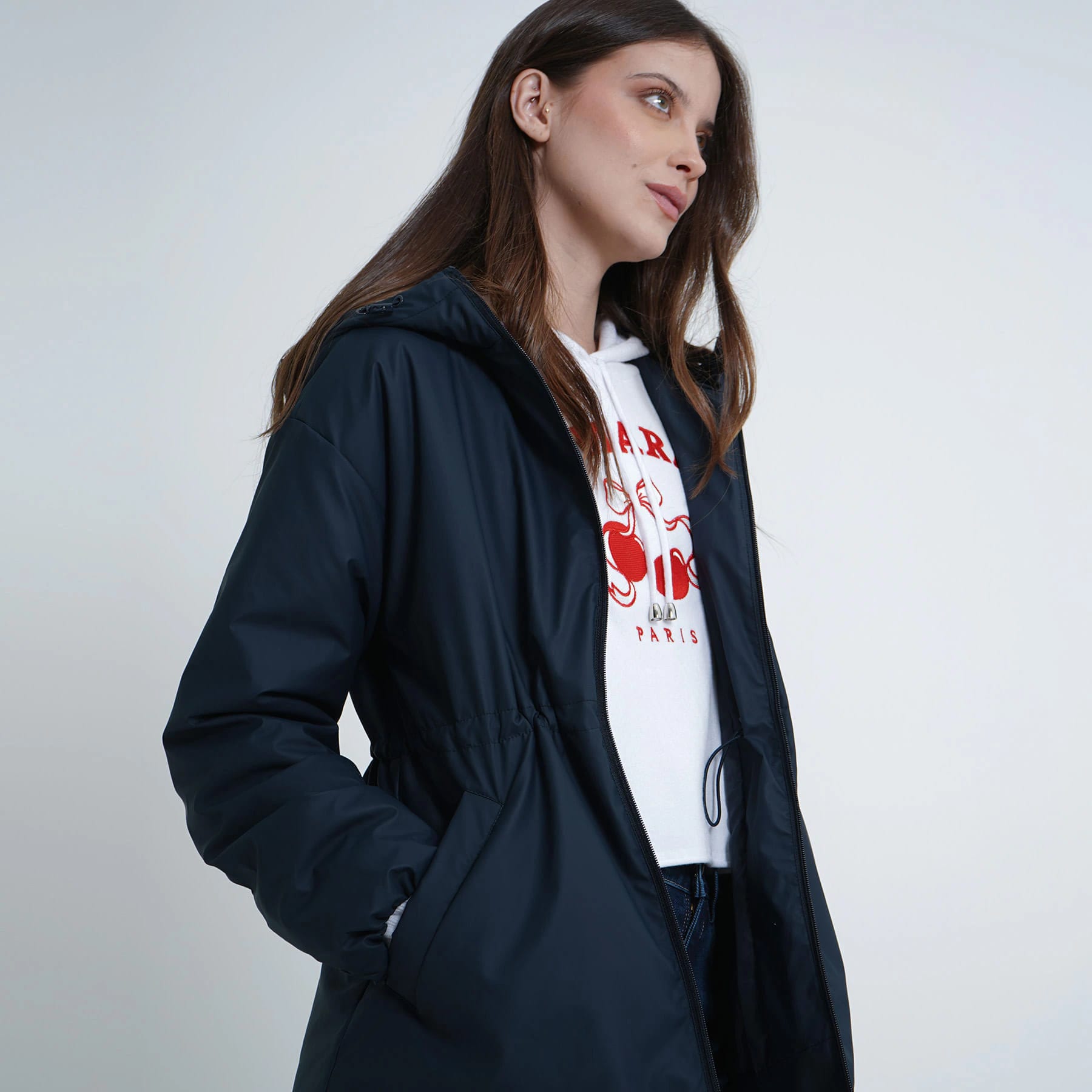 Chaqueta acolchada con capucha y ajuste en cintura - imagen 8