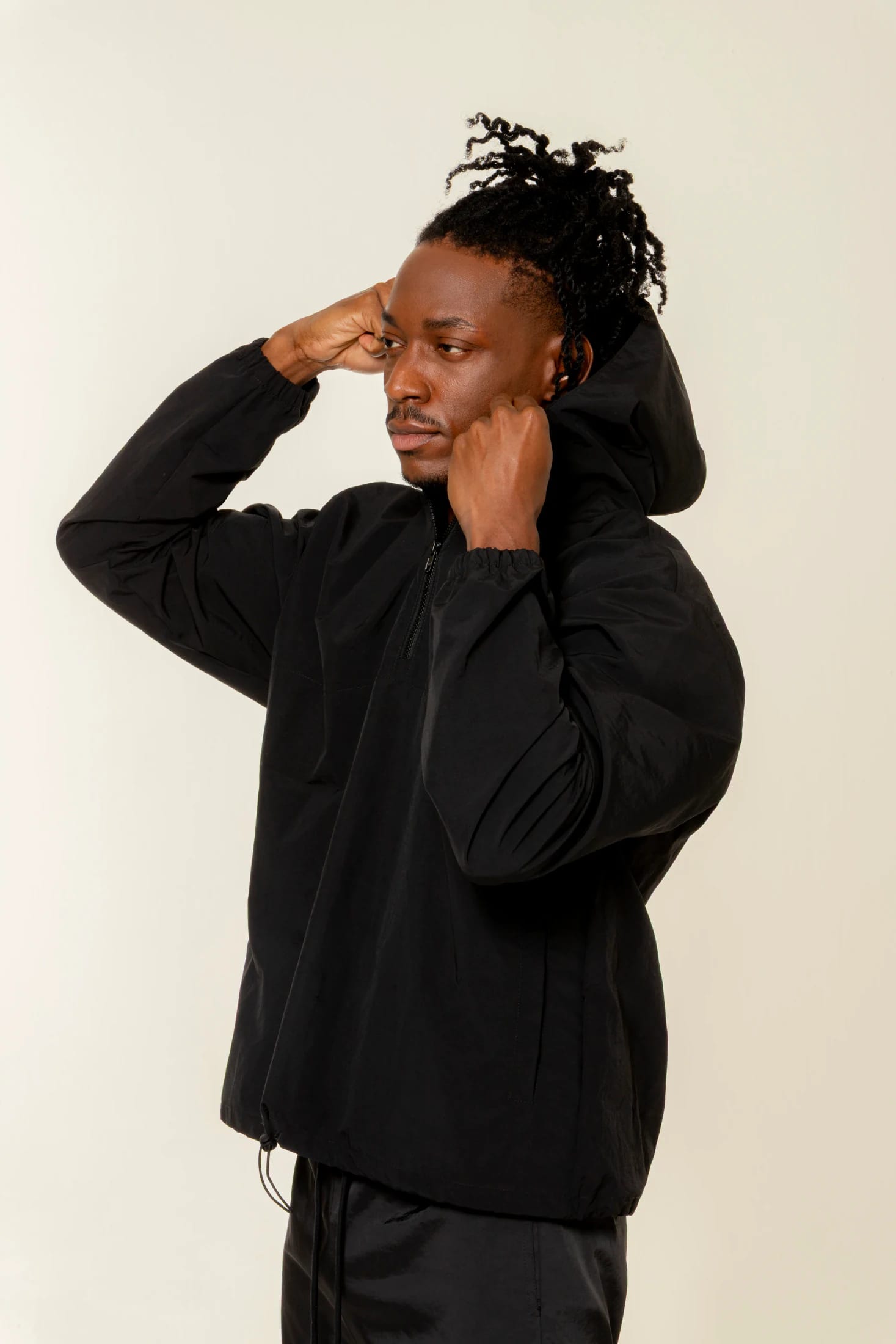 CHAQUETA ROMPEVIENTOS COLOR NEGRO - imagen 3
