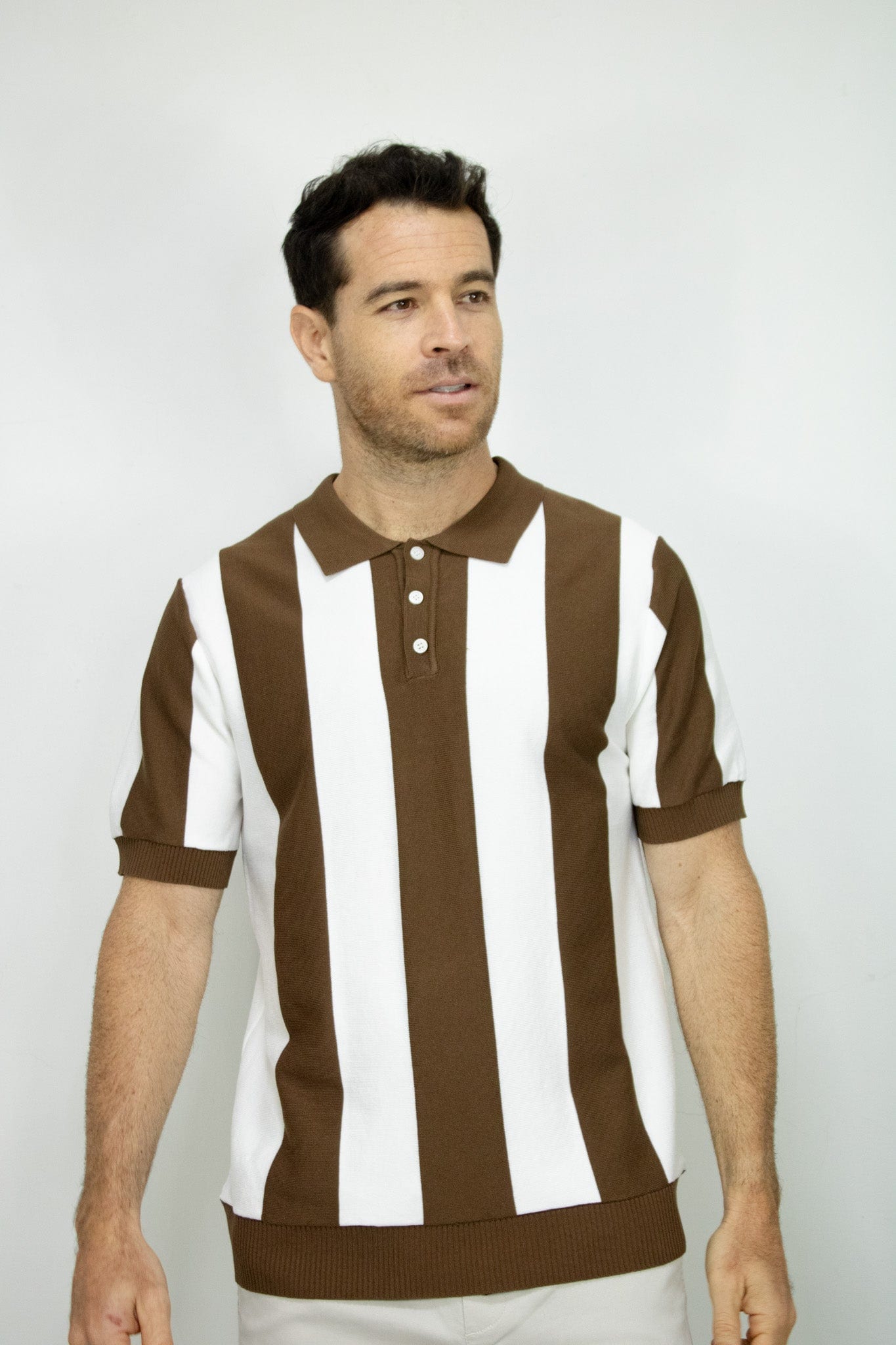 POLO TEJIDA RAYAS CAFE PARA HOMBRE - imagen 1