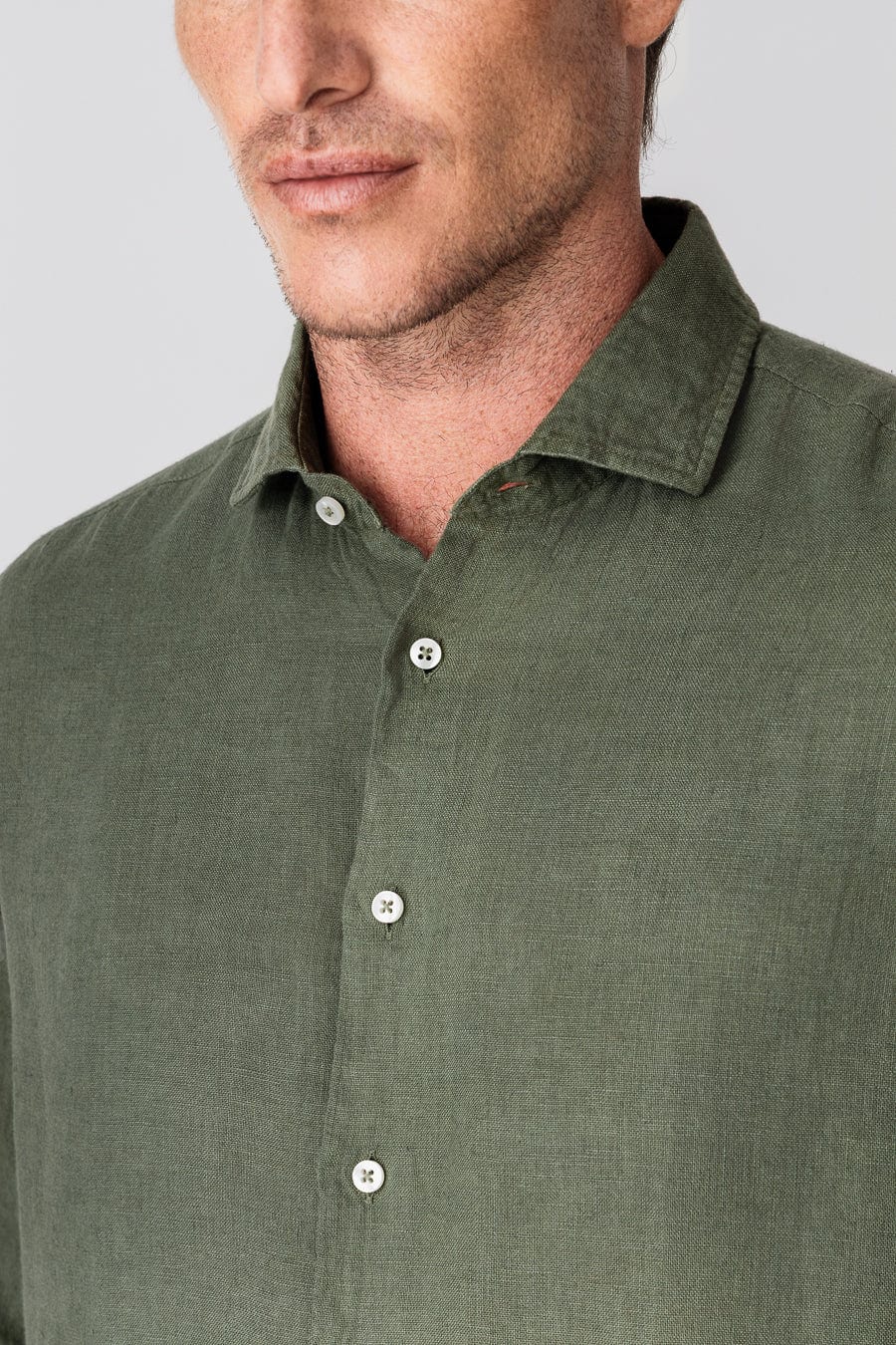Men's linen shirt military green - imagen 5