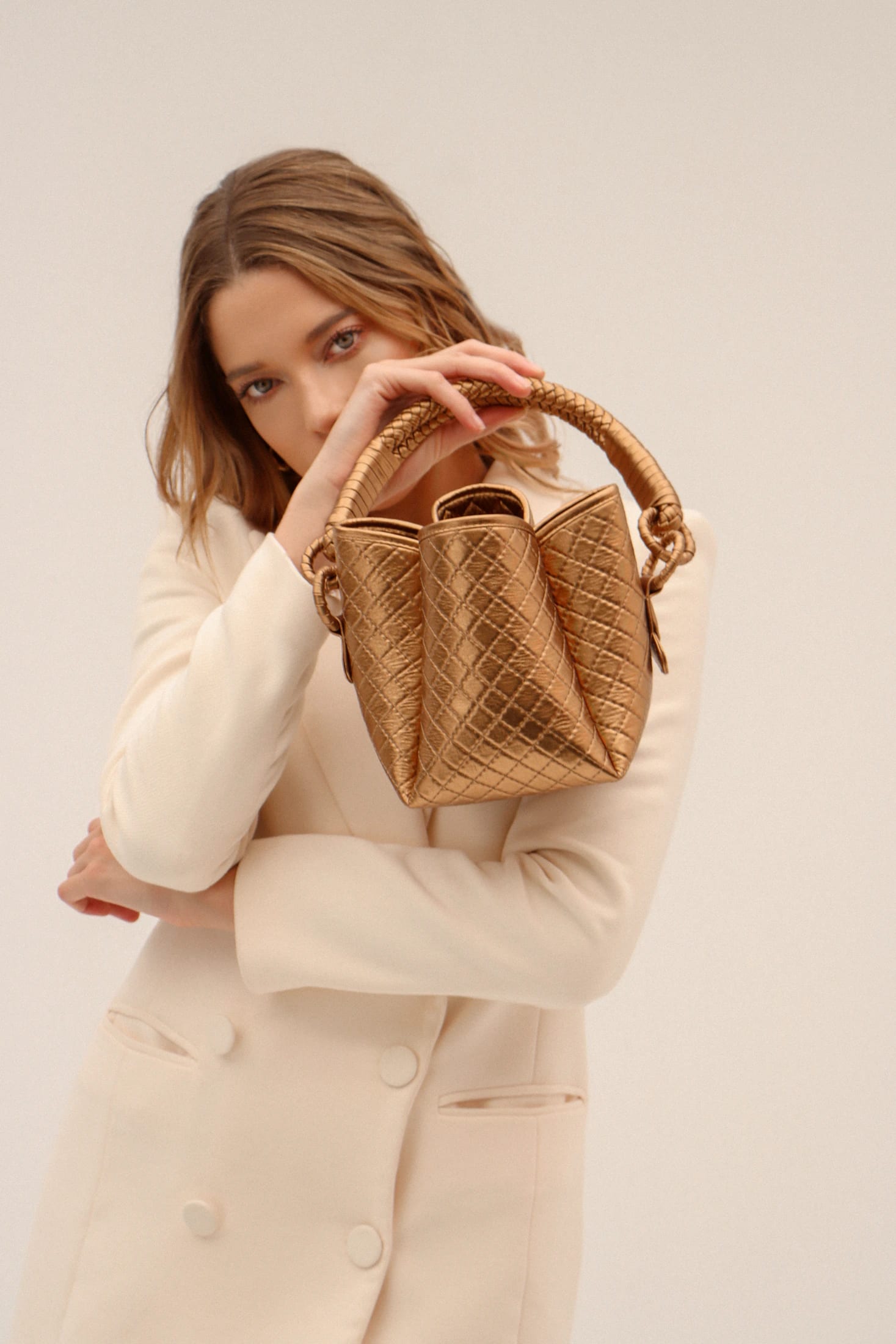 Tulip Mini Bucket Bag, Gold. Limited Edition - imagen 3