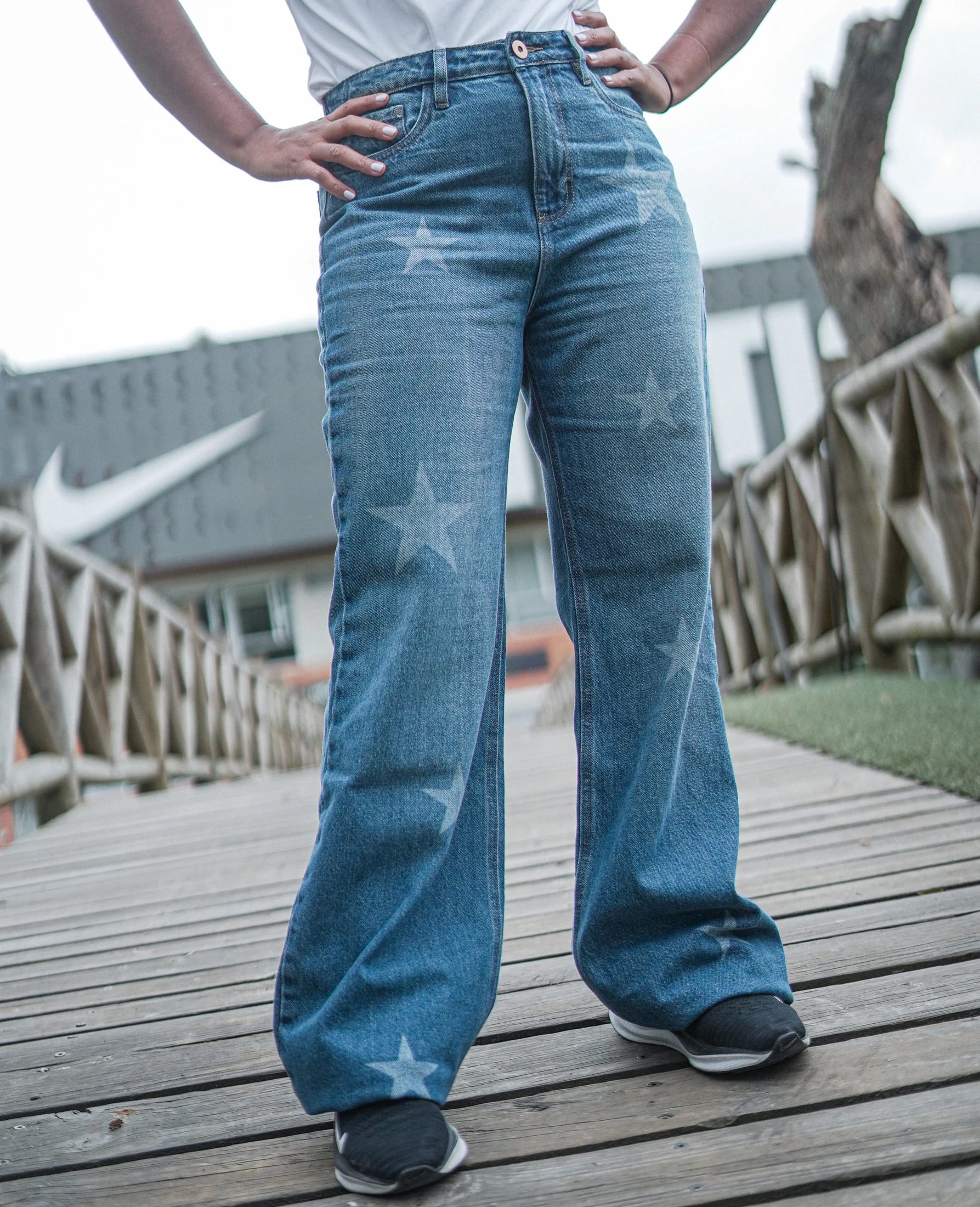 JEAN MOM FLARE TIRO ALTO ESTRELLAS - imagen 9