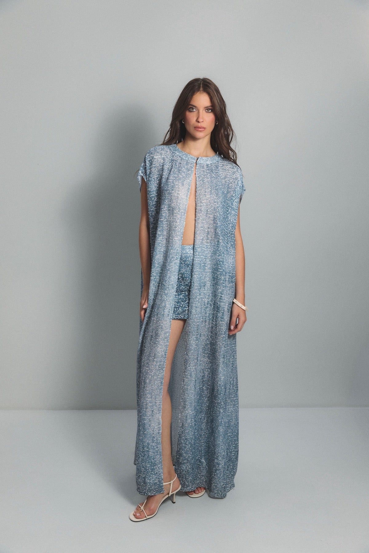 Alina Cape | Blue Haze - imagen 1