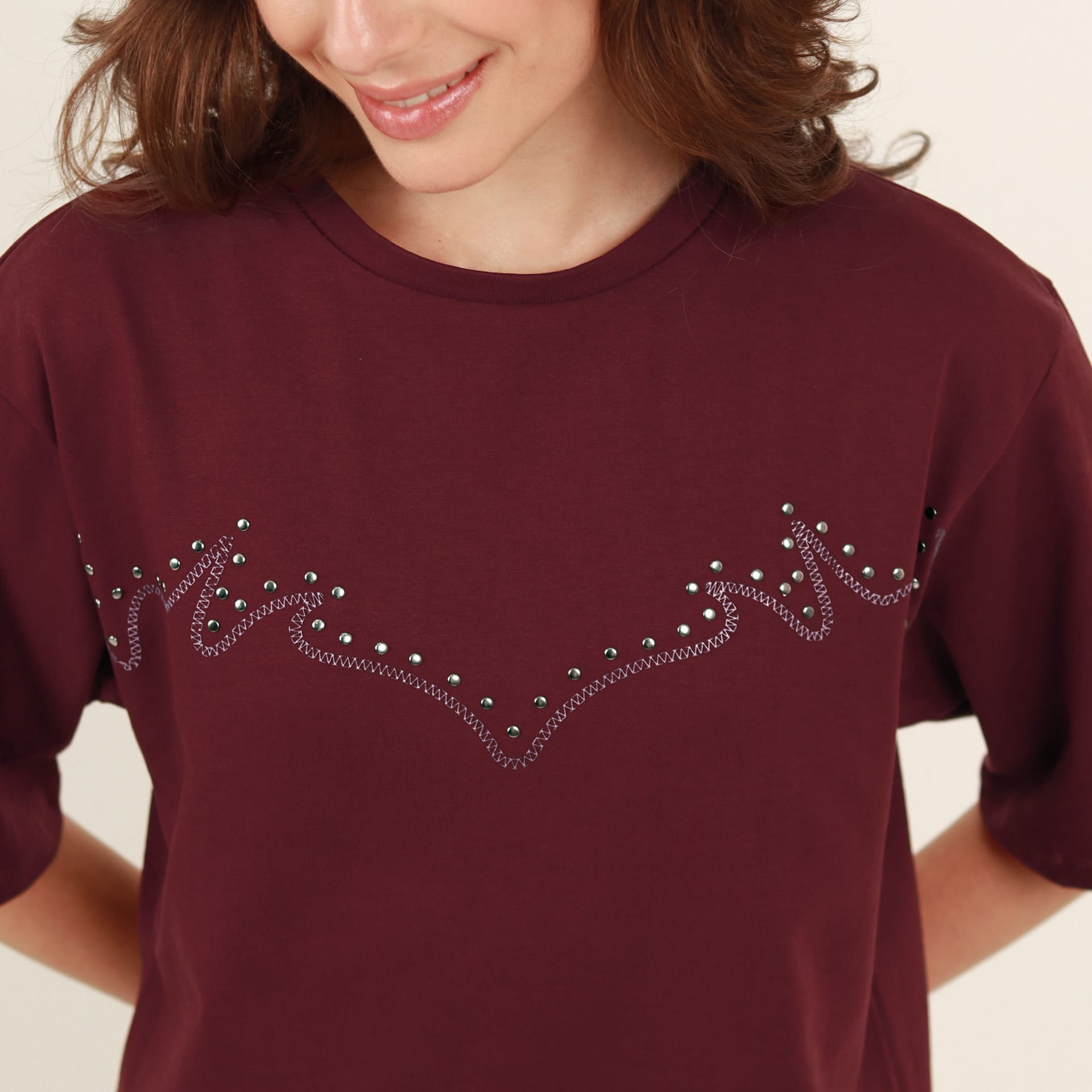 Camiseta cuello redondo manga corta estampado con lentejuelas - imagen 2
