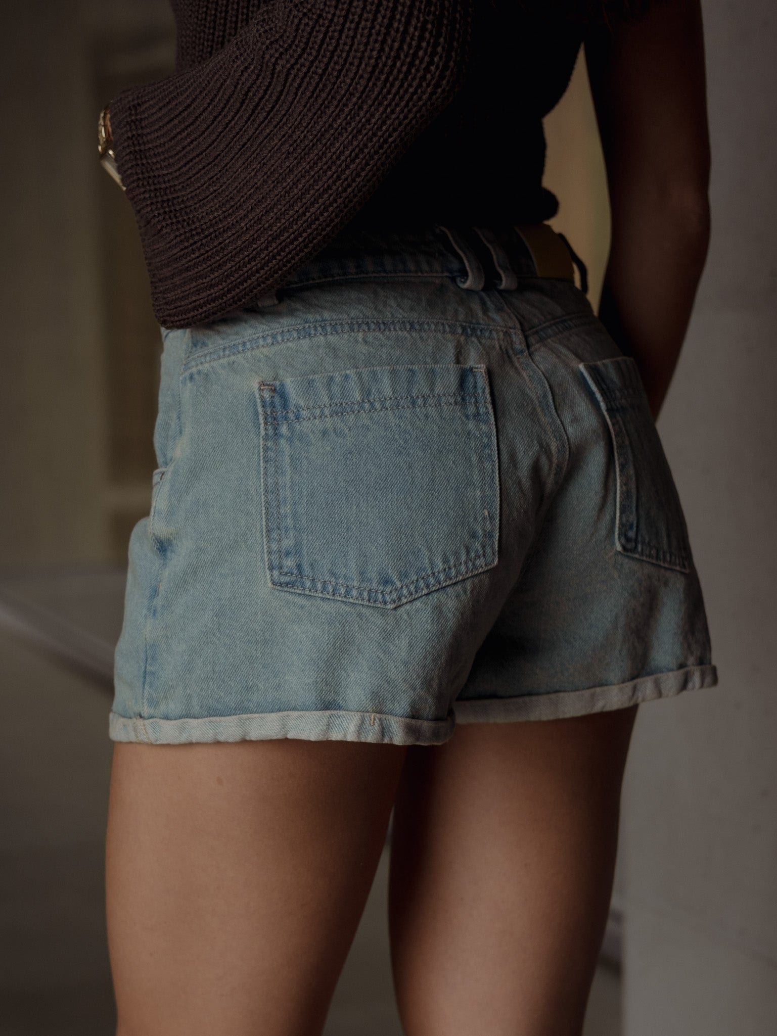 LOW RISE DENIM SHORT  - DIRTY ICE BLUE - imagen 7