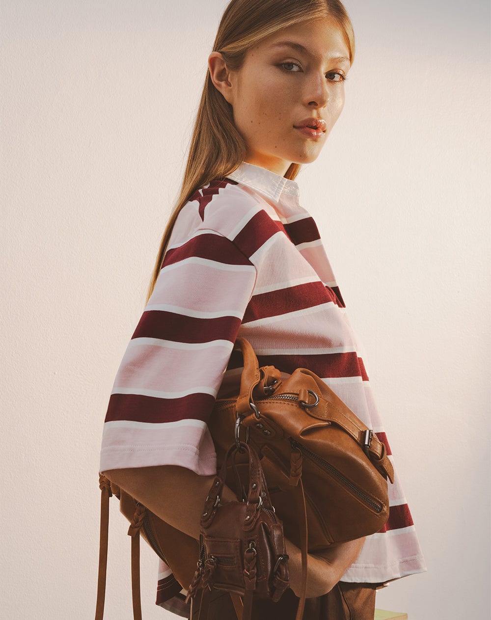 Bolso bowling + monedero café mujer - imagen 2