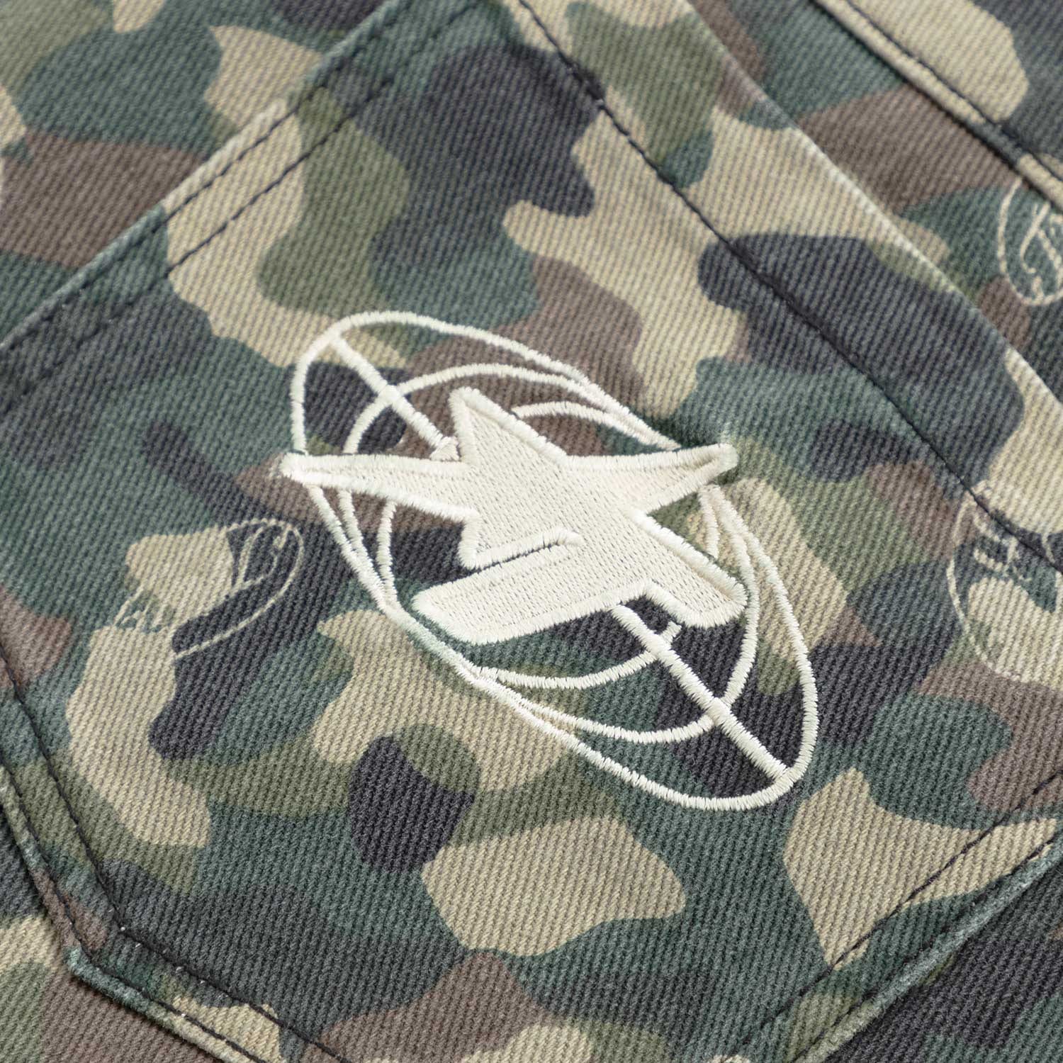 Intuition Camo Cargo Jorts - Green - imagen 4