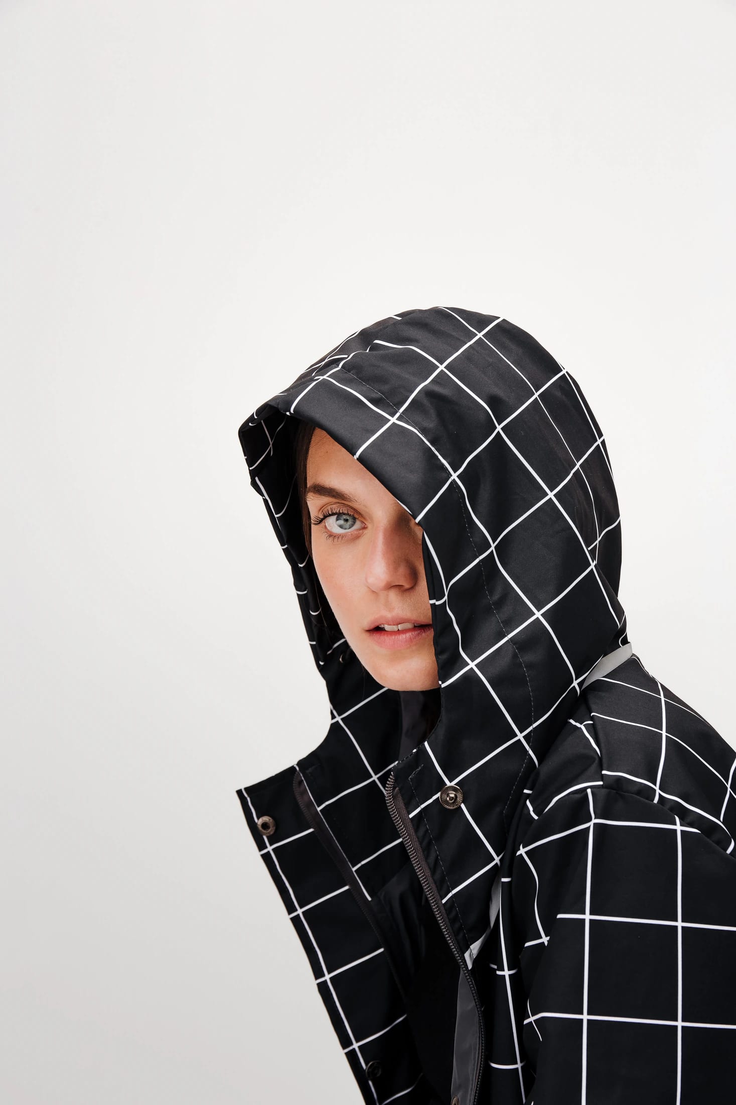 RAINCOAT GRID (PRE-ORDER) - imagen 4