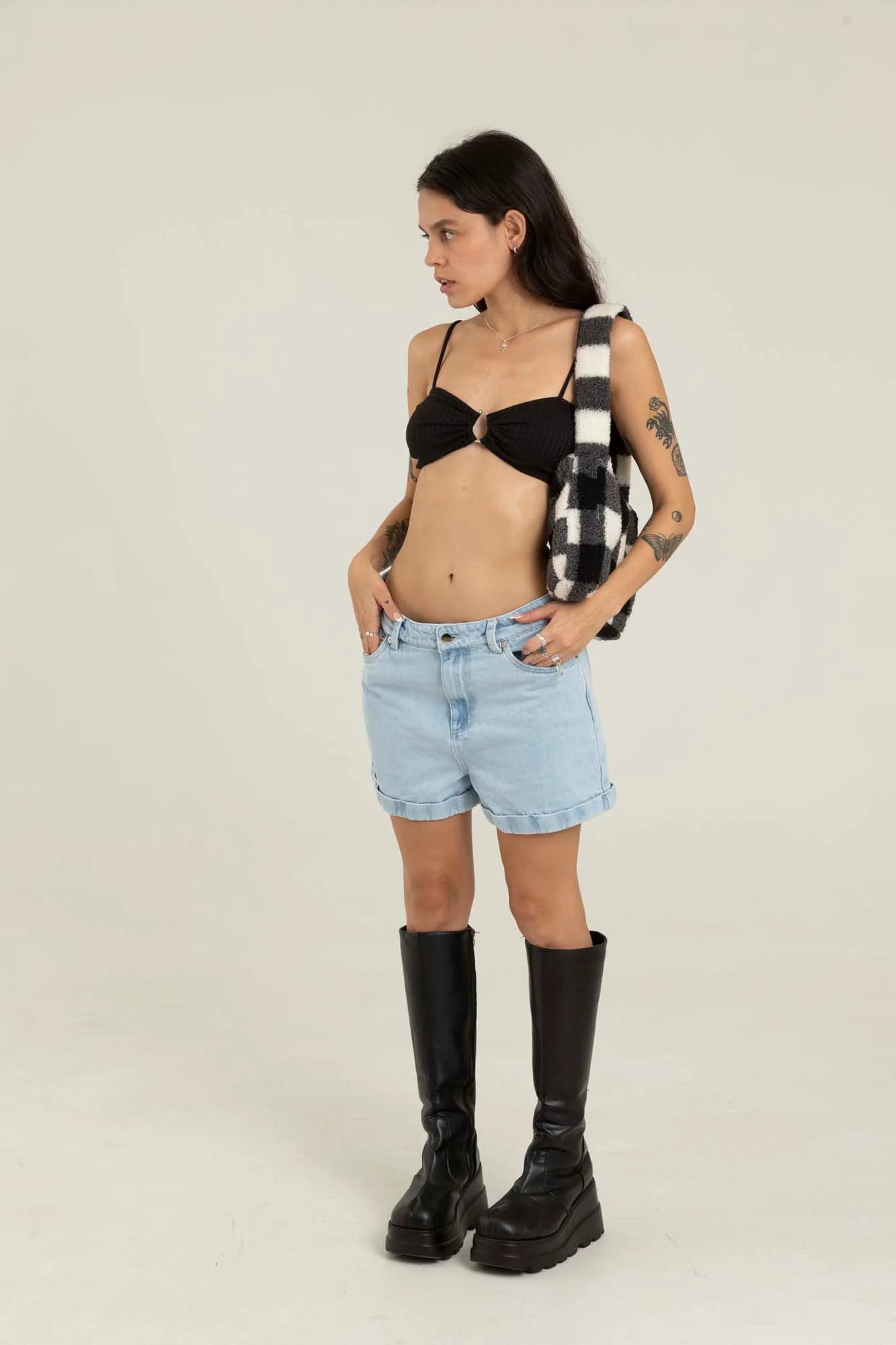 LIGHT WASH DENIM SHORT - imagen 20