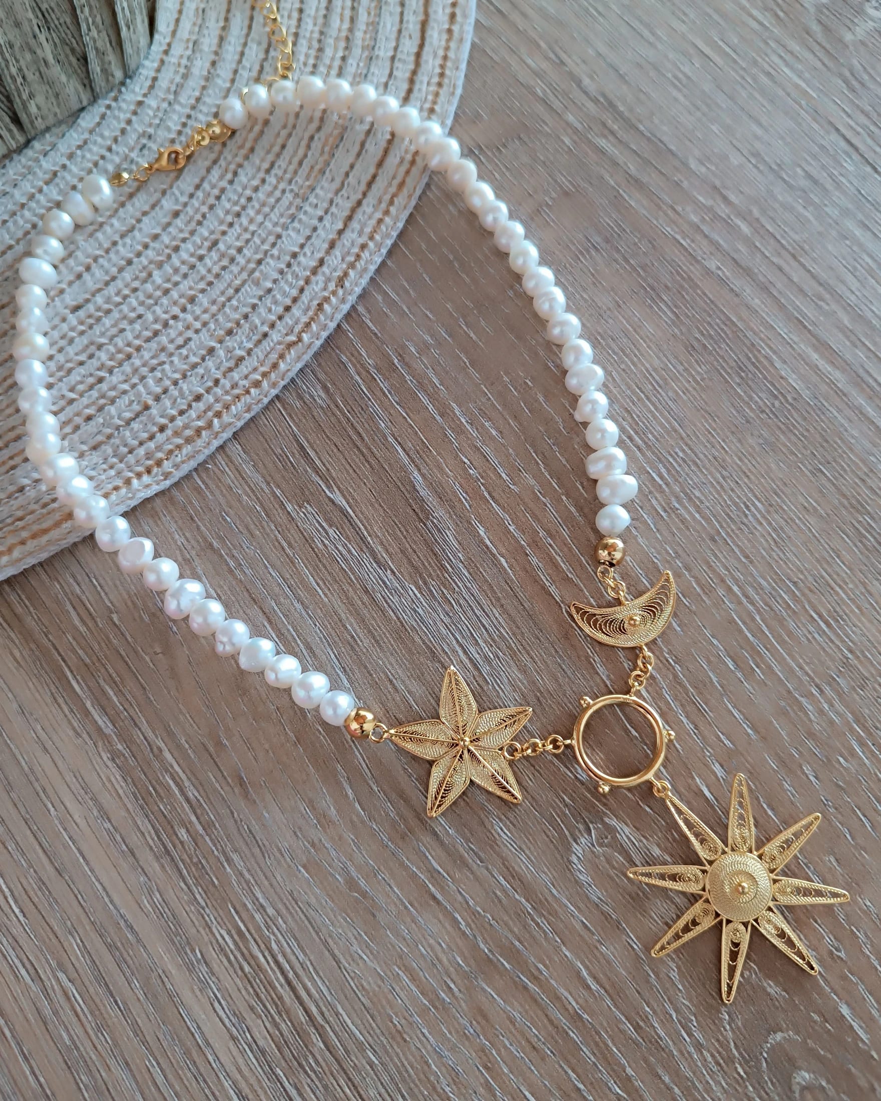 Collar Sol, Luna y Estrella con perlas - imagen 3