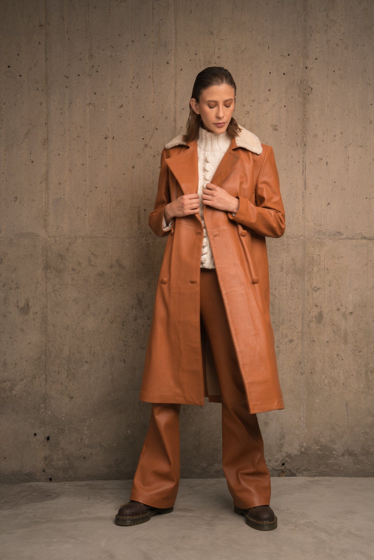 MIA MAXI SHEEPSKIN NECK TRENCH COAT - imagen 4