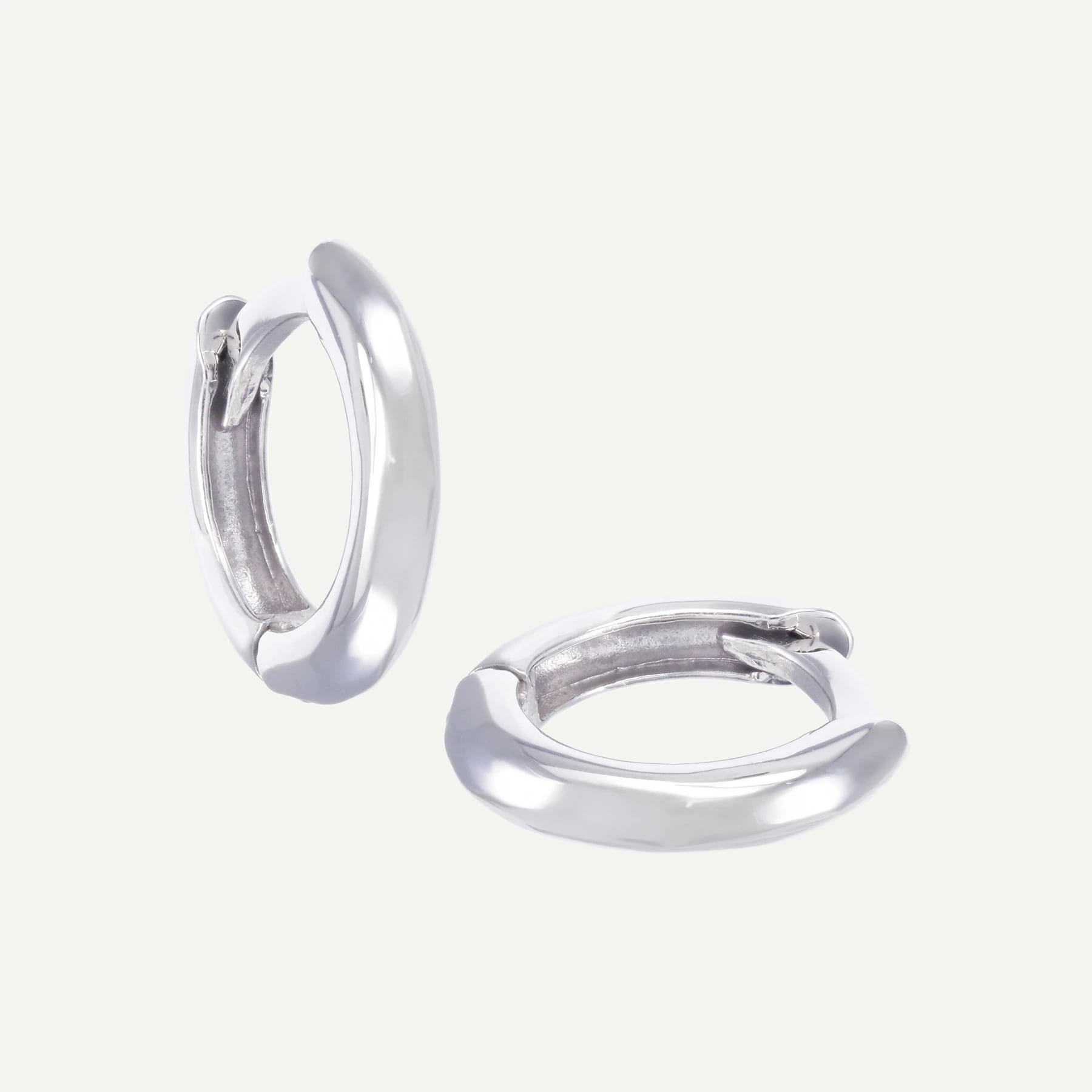 Arete Huggies lisas charms - imagen 2