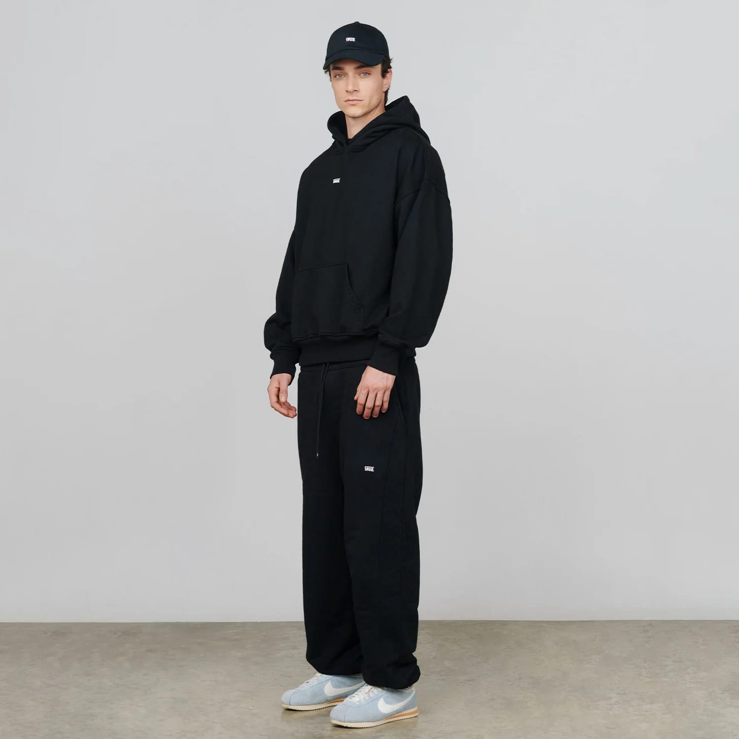 True Classic Hoodie - Deep Black - imagen 10