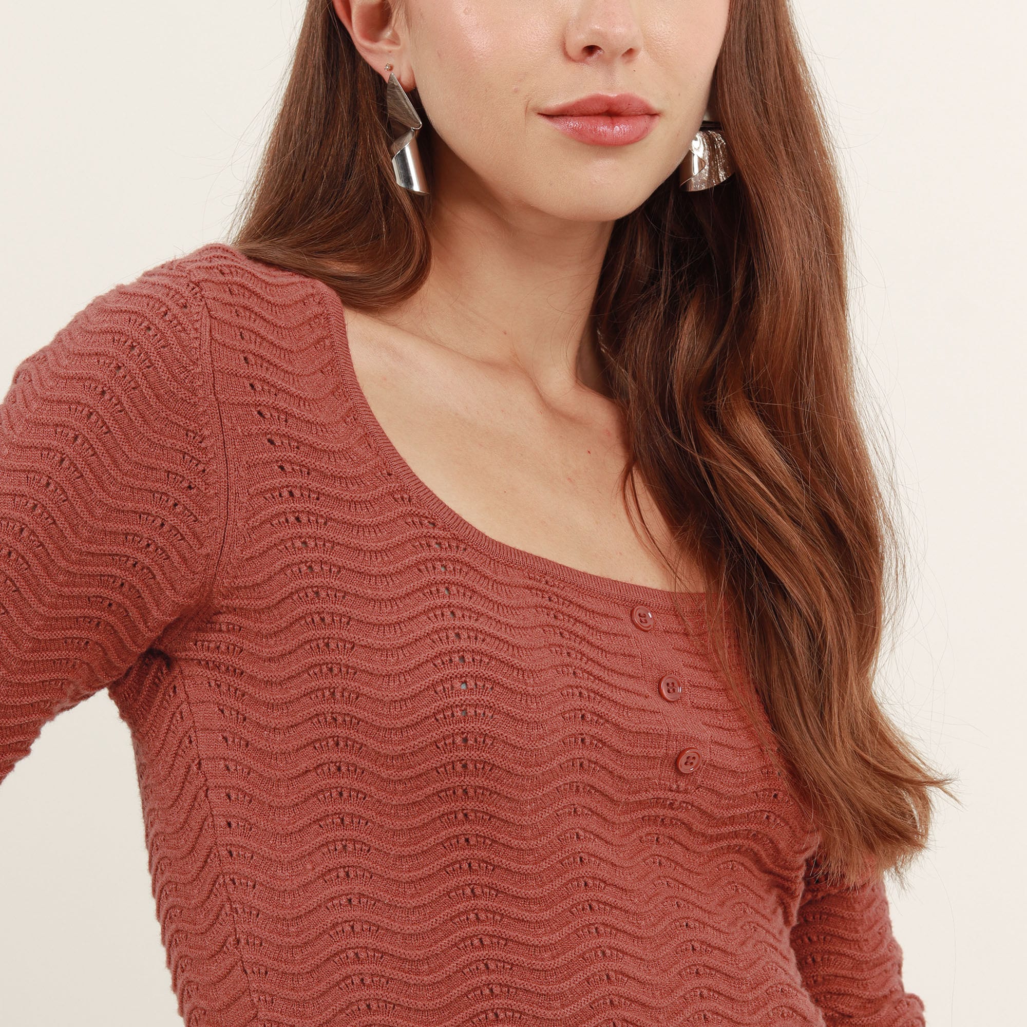 Sweater con textura cuello en u manga larga con botón - imagen 4
