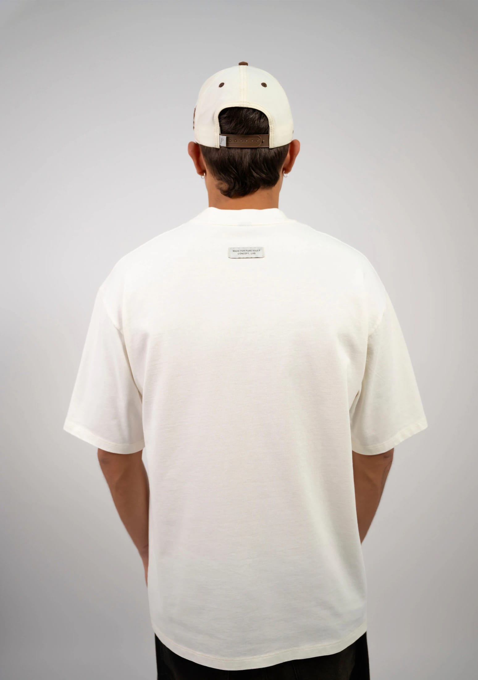 Classic White T-Shirt - imagen 2