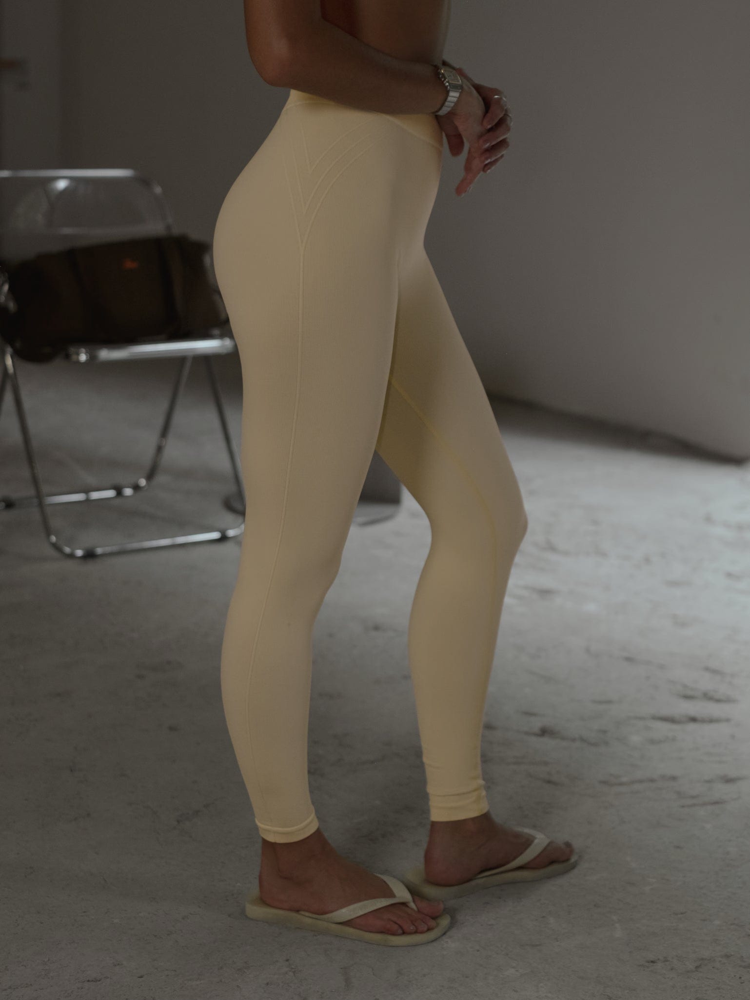 WIRED LINES SEAMLESS LEGGINGS - YELLOW UNDERTONE - imagen 7