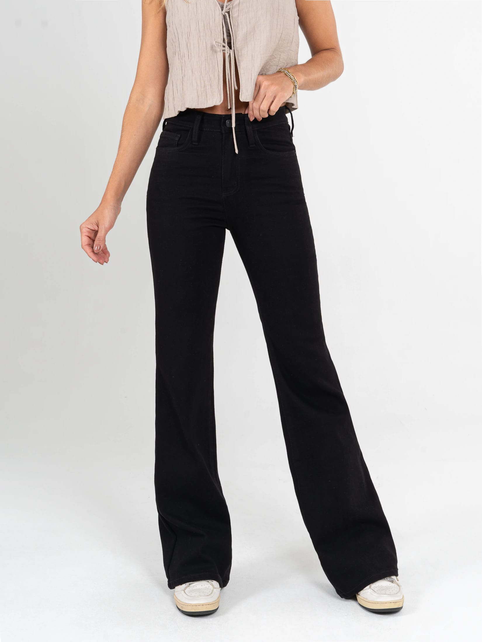 Ref: 064473 Pantalón flare stretch, bota ancha, tiro alto, tono negro. - imagen 1