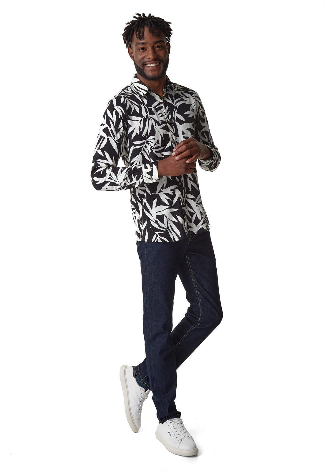 Camisa manga larga negra con maxiestampado floral - imagen 3