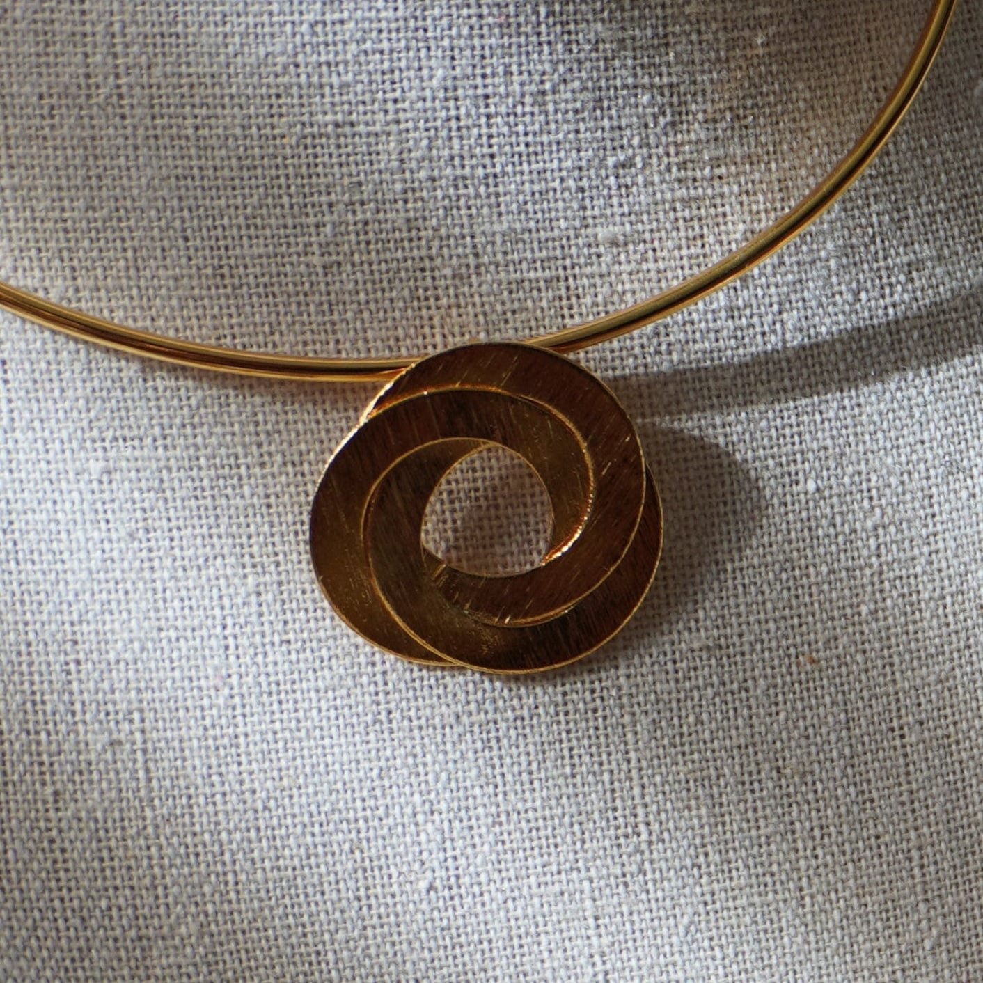 Golden Orbit Choker - imagen 7