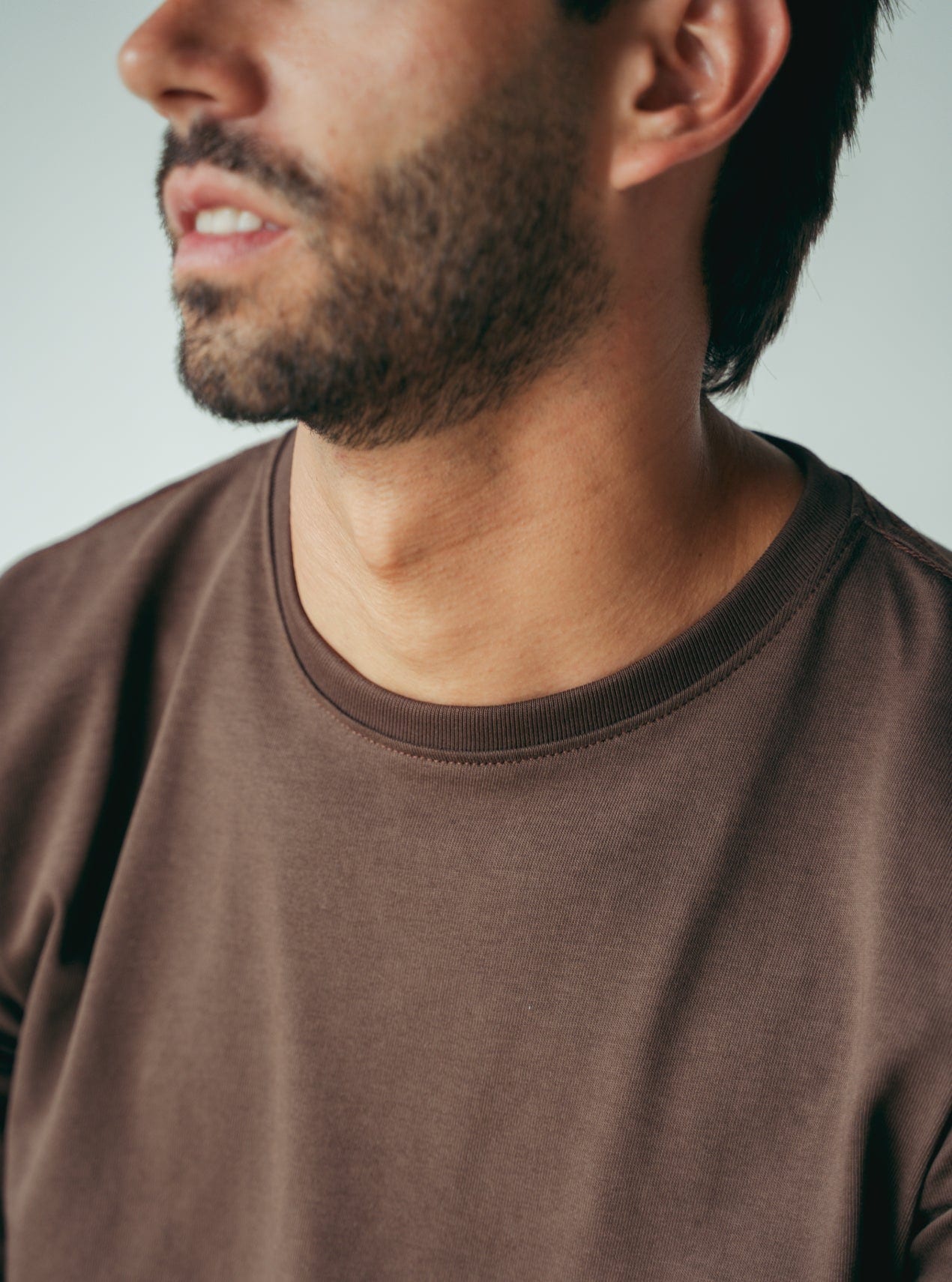 Camiseta Hombre Regular Fit - Brown - imagen 4