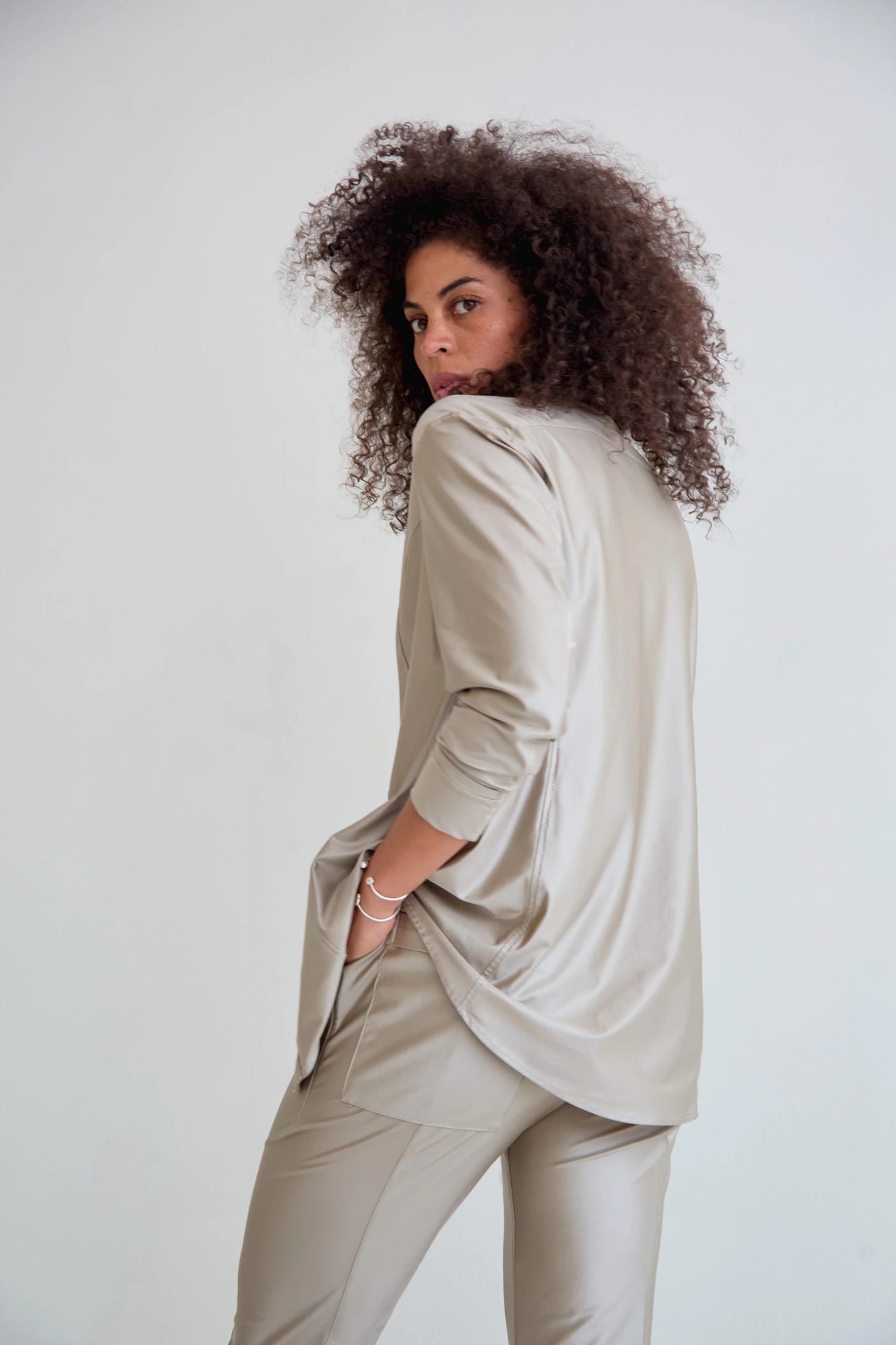 Pantalón Tech Fresh Champaña LUCIDO - imagen 9