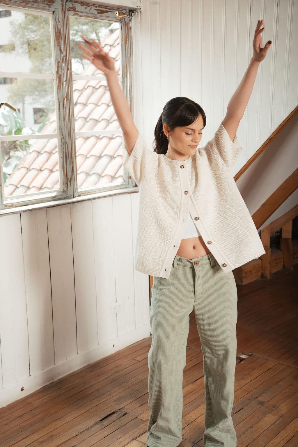 Saco manga corta cardigan perlado crudo - imagen 3