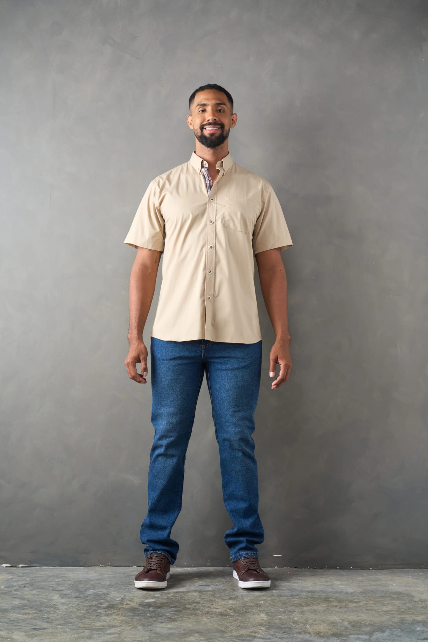 Camisa regular fit manga corta caqui - imagen 4