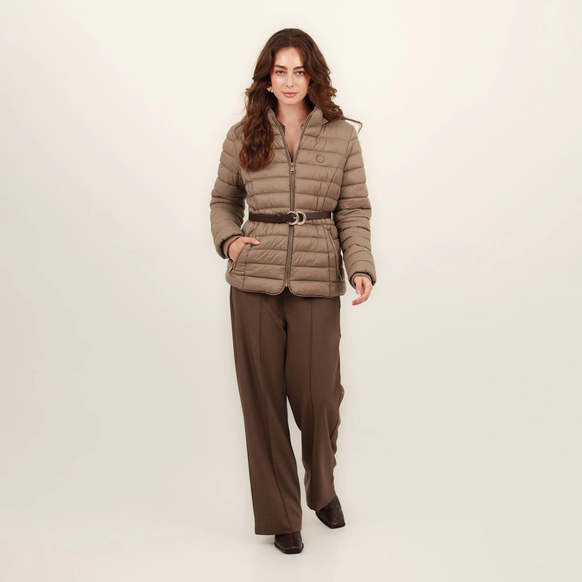 Chaqueta acolchada básica cuello alto con capucha - imagen 27