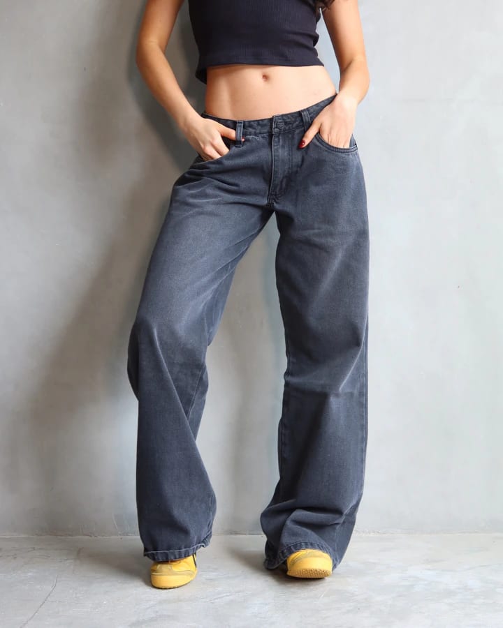 JEAN LOW WIDE FIT TIRO BAJO ANCHO NEGRO - imagen 2