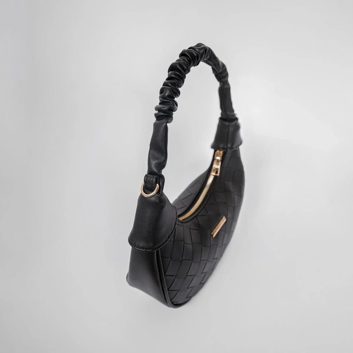 Bolso de hombro con textura - imagen 10