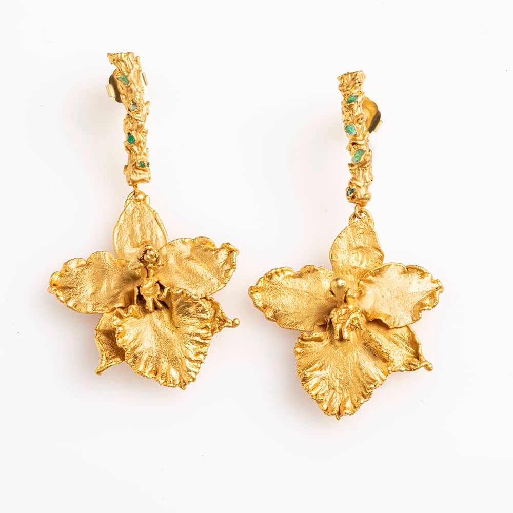 Wilsonara Orchids, Root and Roug Emerald Earrings - imagen 1