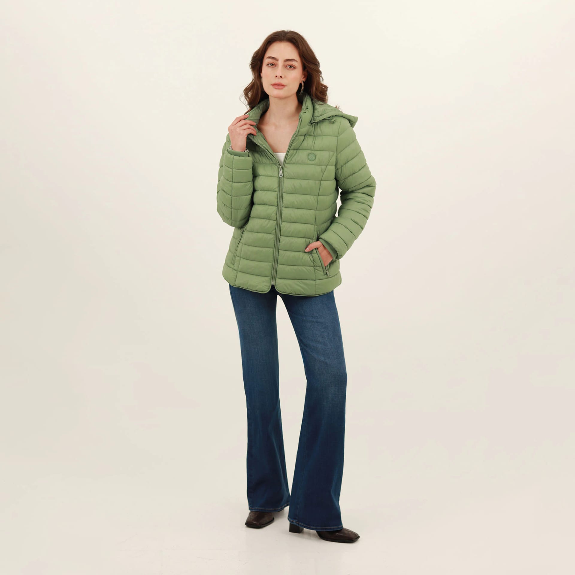 Chaqueta acolchada básica cuello alto con capucha - imagen 43