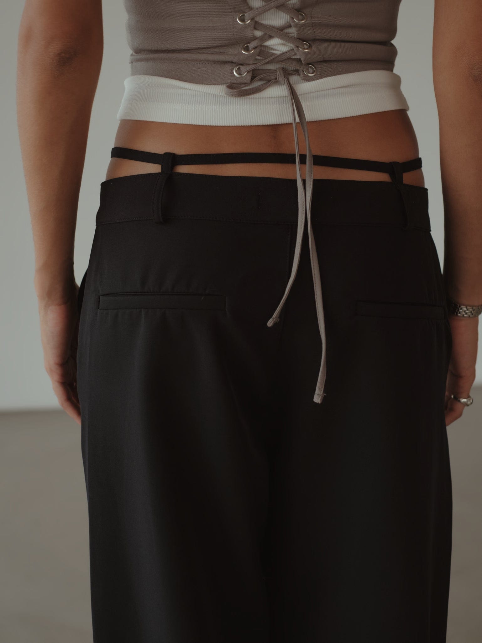 CROSS BELT TROUSER - BLACK - imagen 11