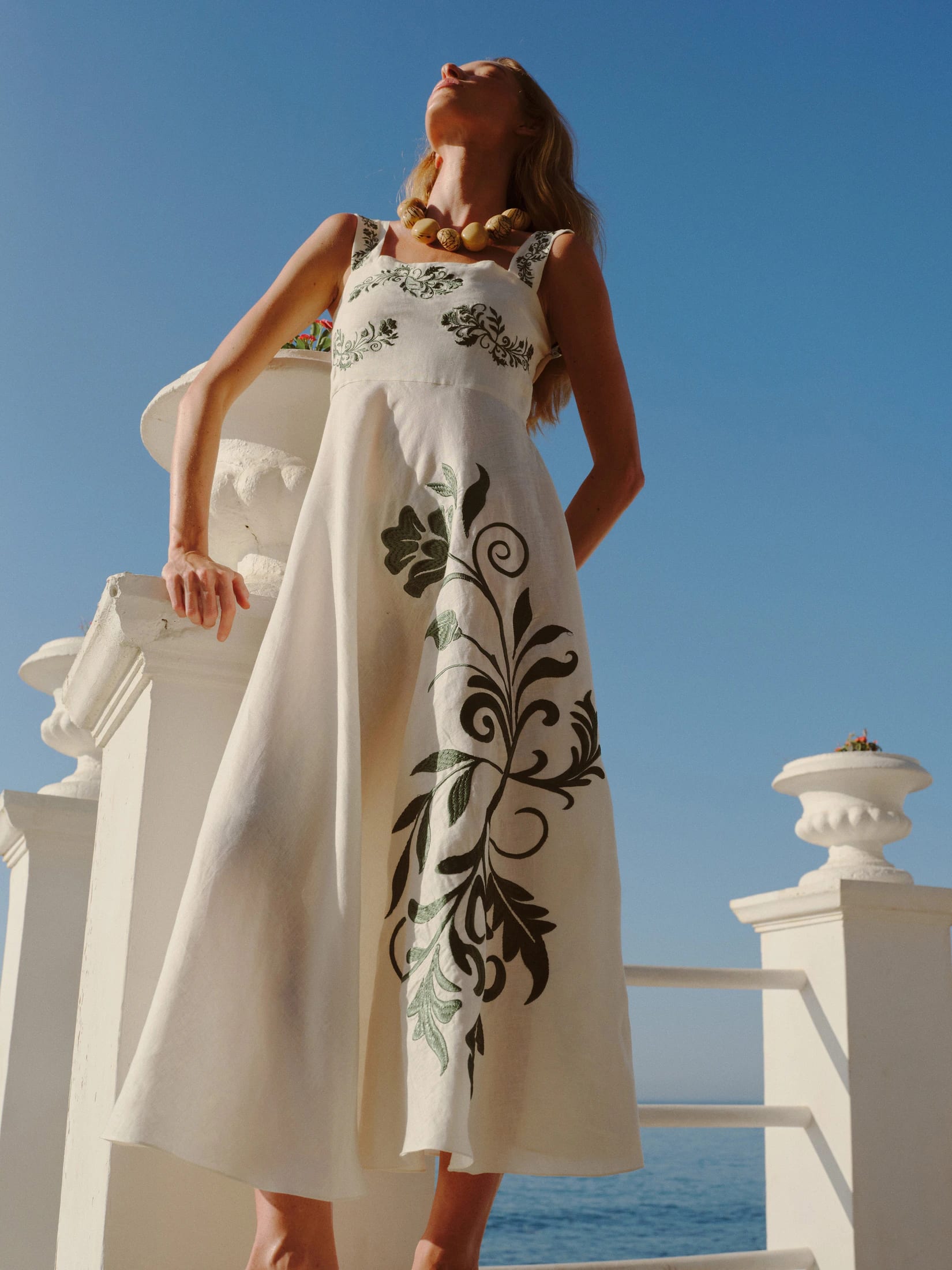 Noelia Embroidered Linen Midi Dress / Ivory Green Buganvilias - imagen 4