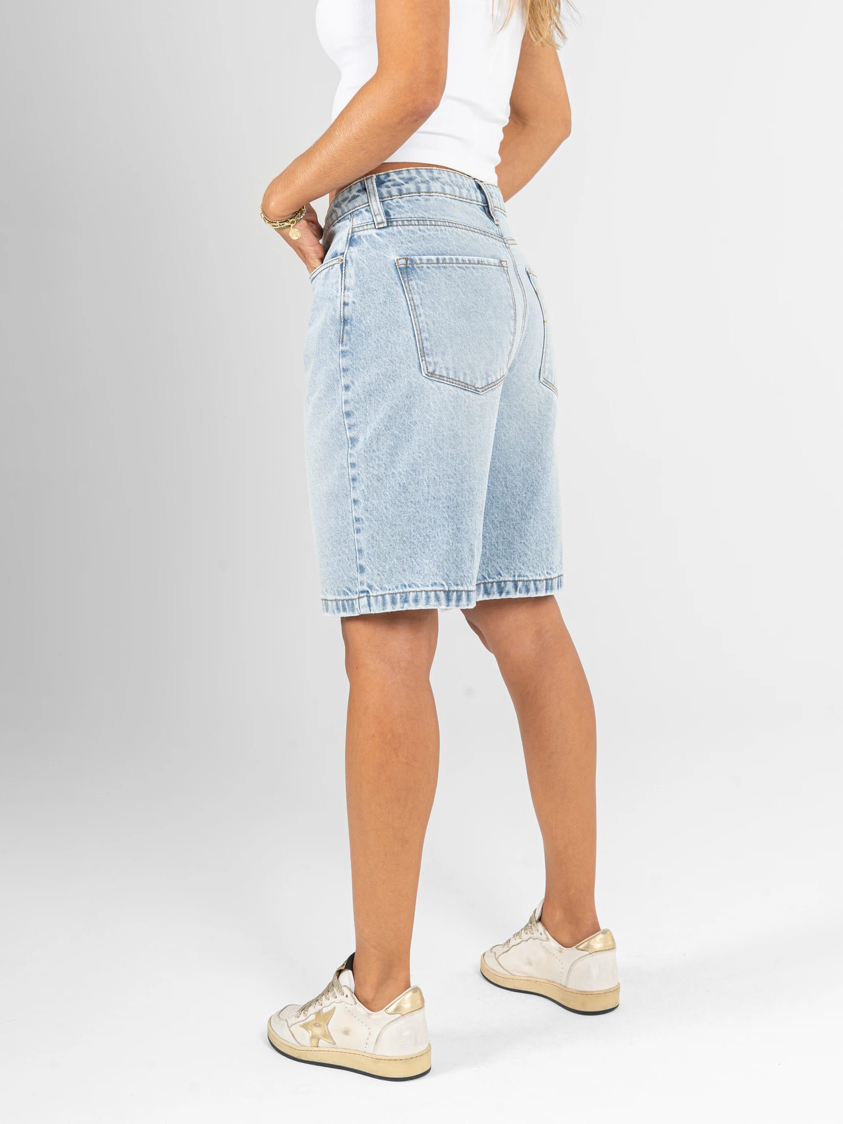 Ref: 066520 Bermuda en denim rígido, tiro alto, tono azul claro - imagen 4