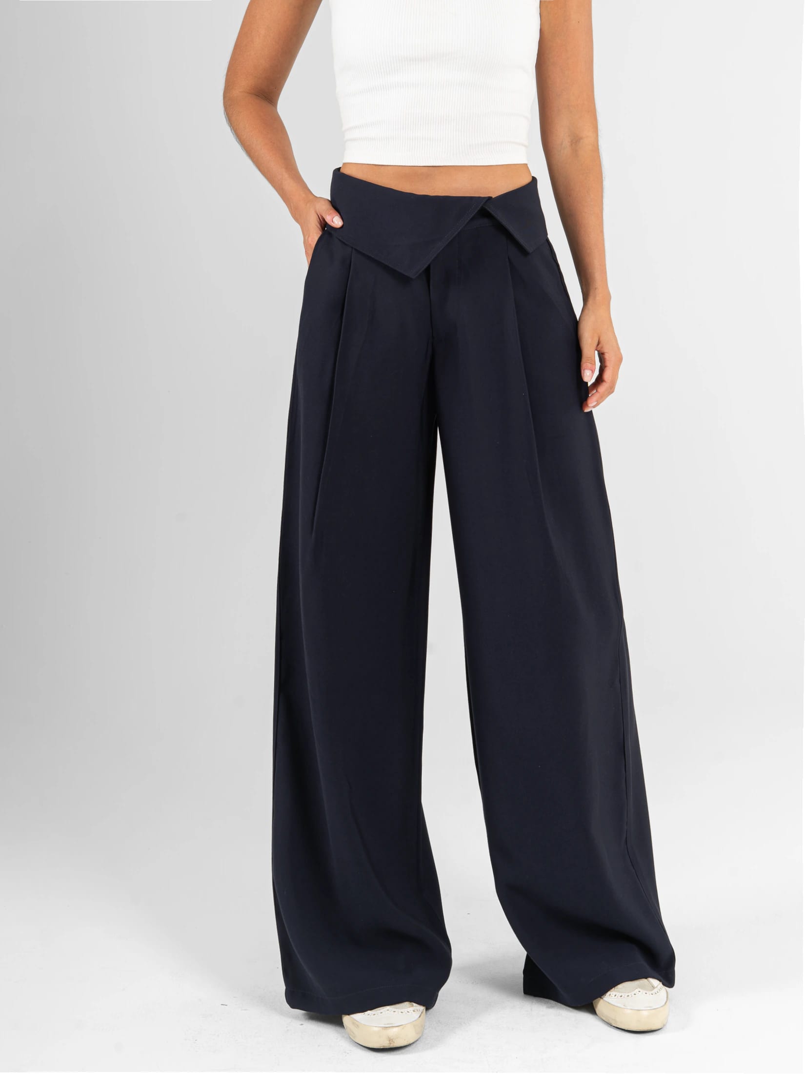 Ref: 0620556 Pantalón mom flare, prense, detalle pretina, tono azul - imagen 1