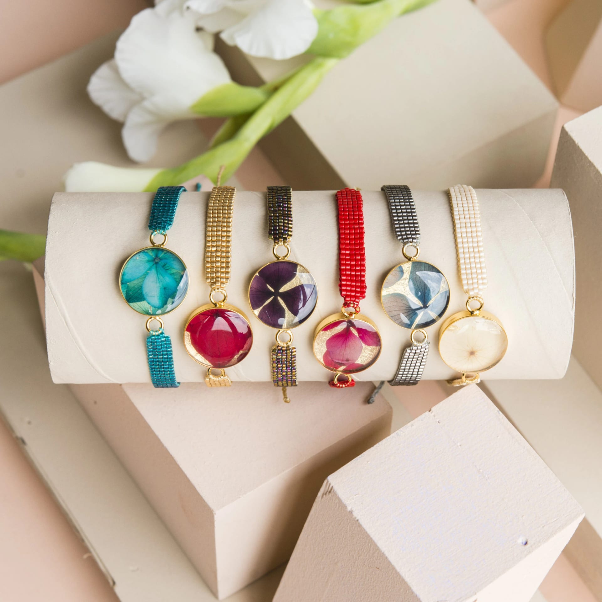 Pulsera en resina con caja, tejido Miyuki - imagen 2