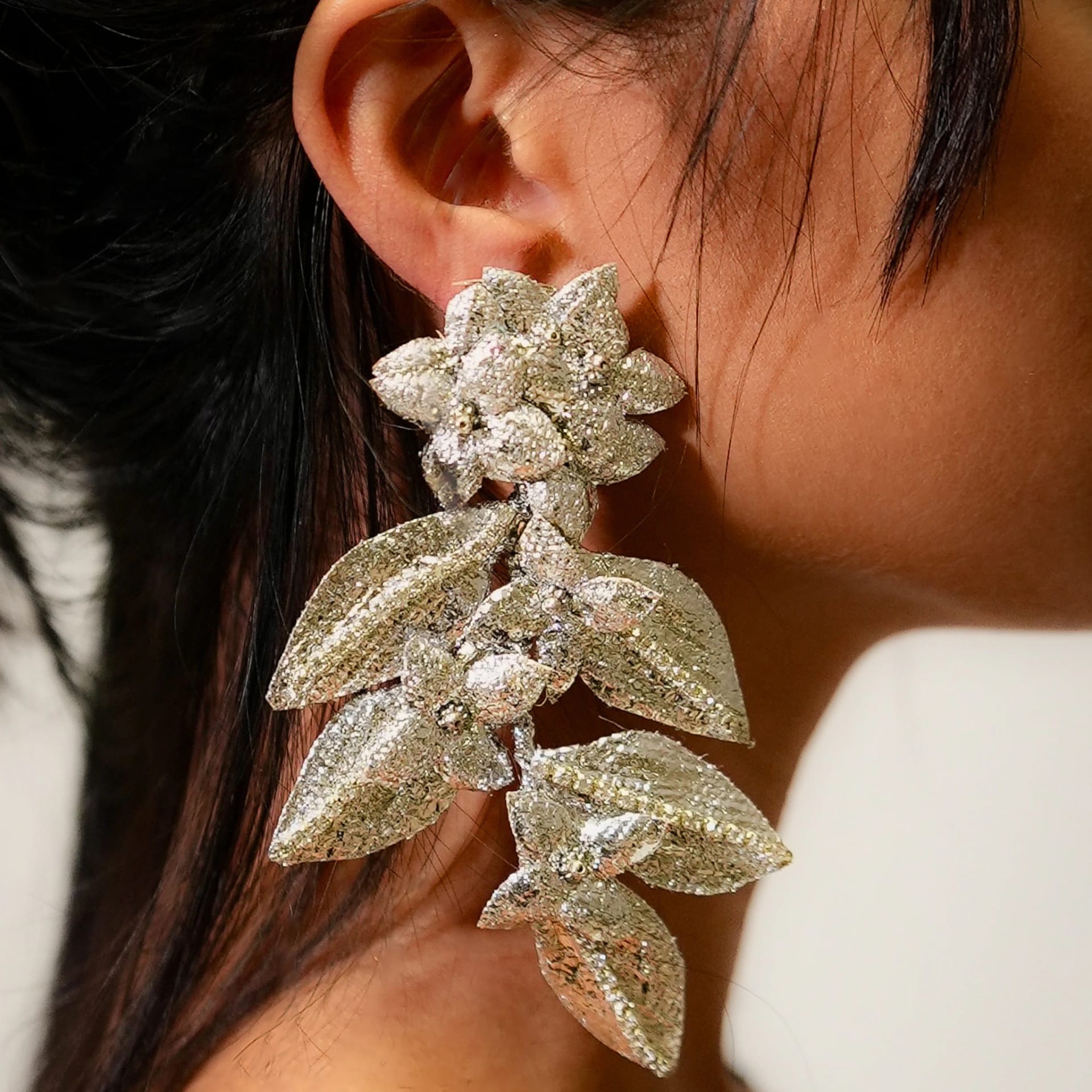 Silver Leaf Bloom Earrings - imagen 2
