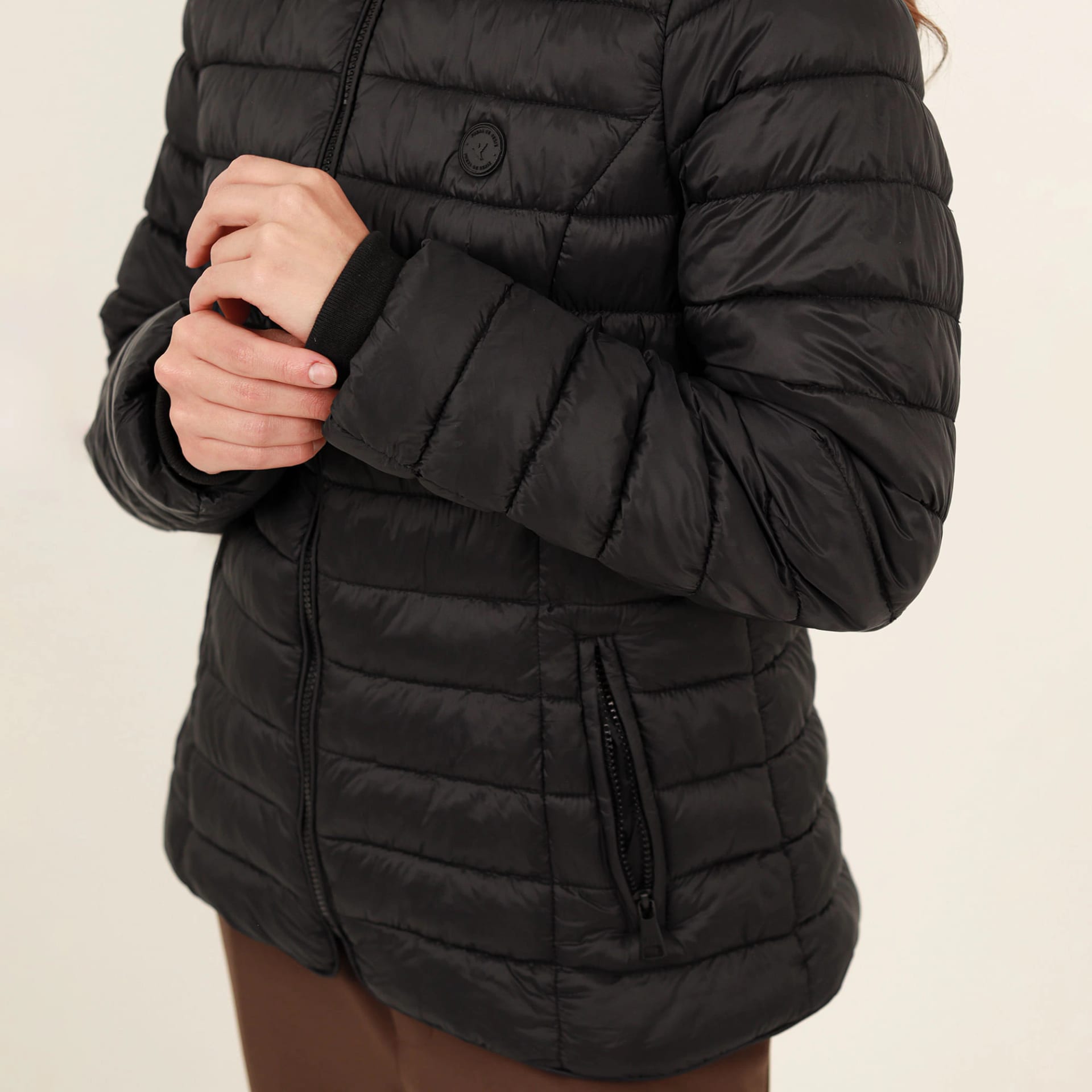 Chaqueta acolchada básica cuello alto con capucha - imagen 36