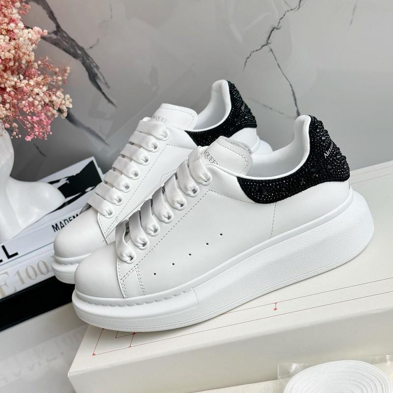 TENIS MCQUEEN CLASICO PIEDRAS ATRAS - imagen 3