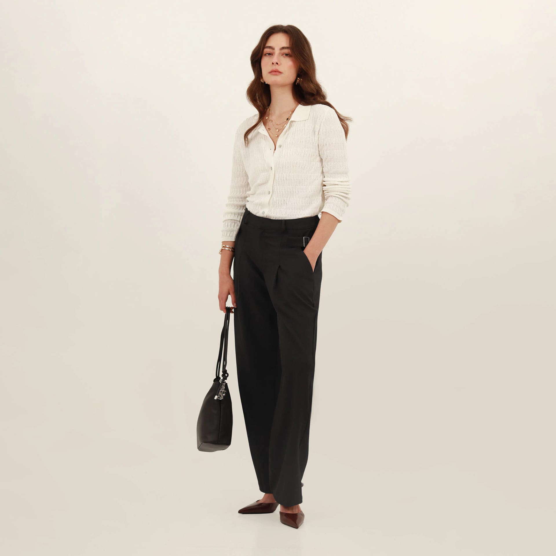 Pantalón bota recta con prenses y charreteras - imagen 1