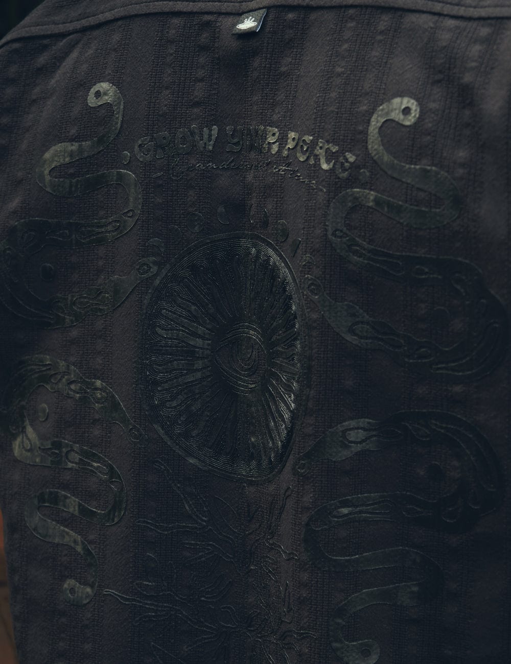 Camisa Regular Fit cuidadores del alma negro Hombre - imagen 6