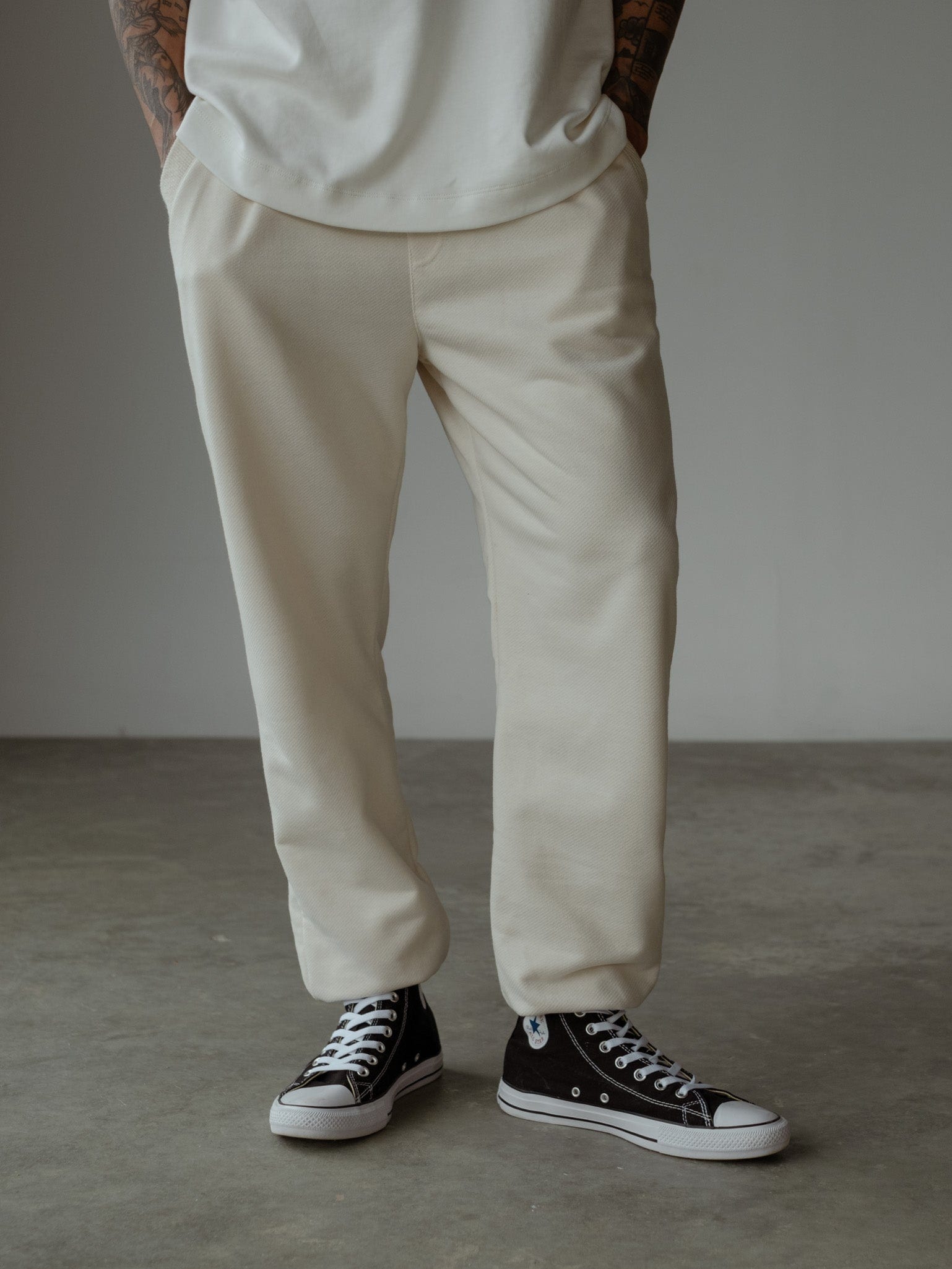 MEN MINIMAL JOGGER - CREAMY - imagen 17