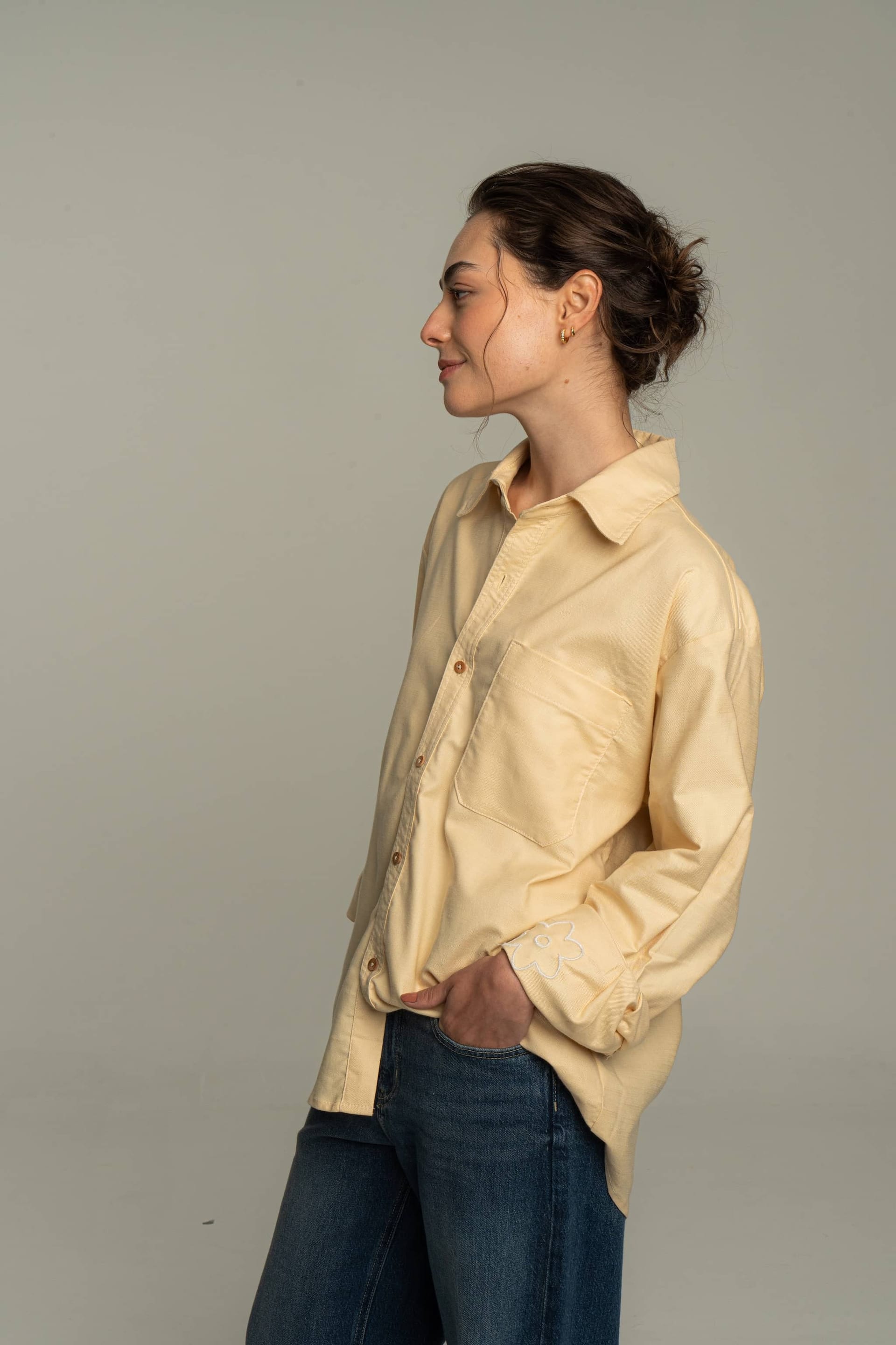 Camisa flor amarilla - imagen 3