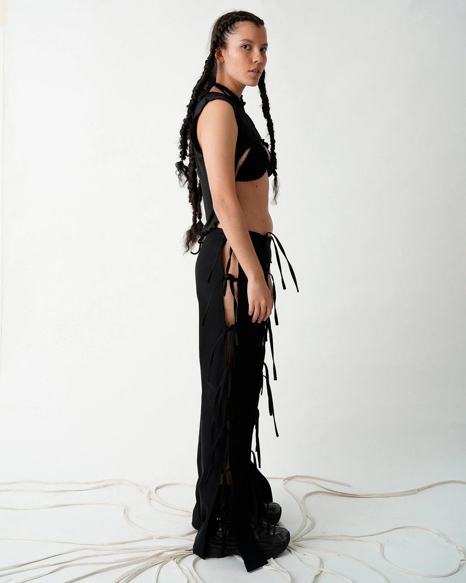 LONG STRIPED PANTS, KNOTS, AND SECRETS - imagen 2