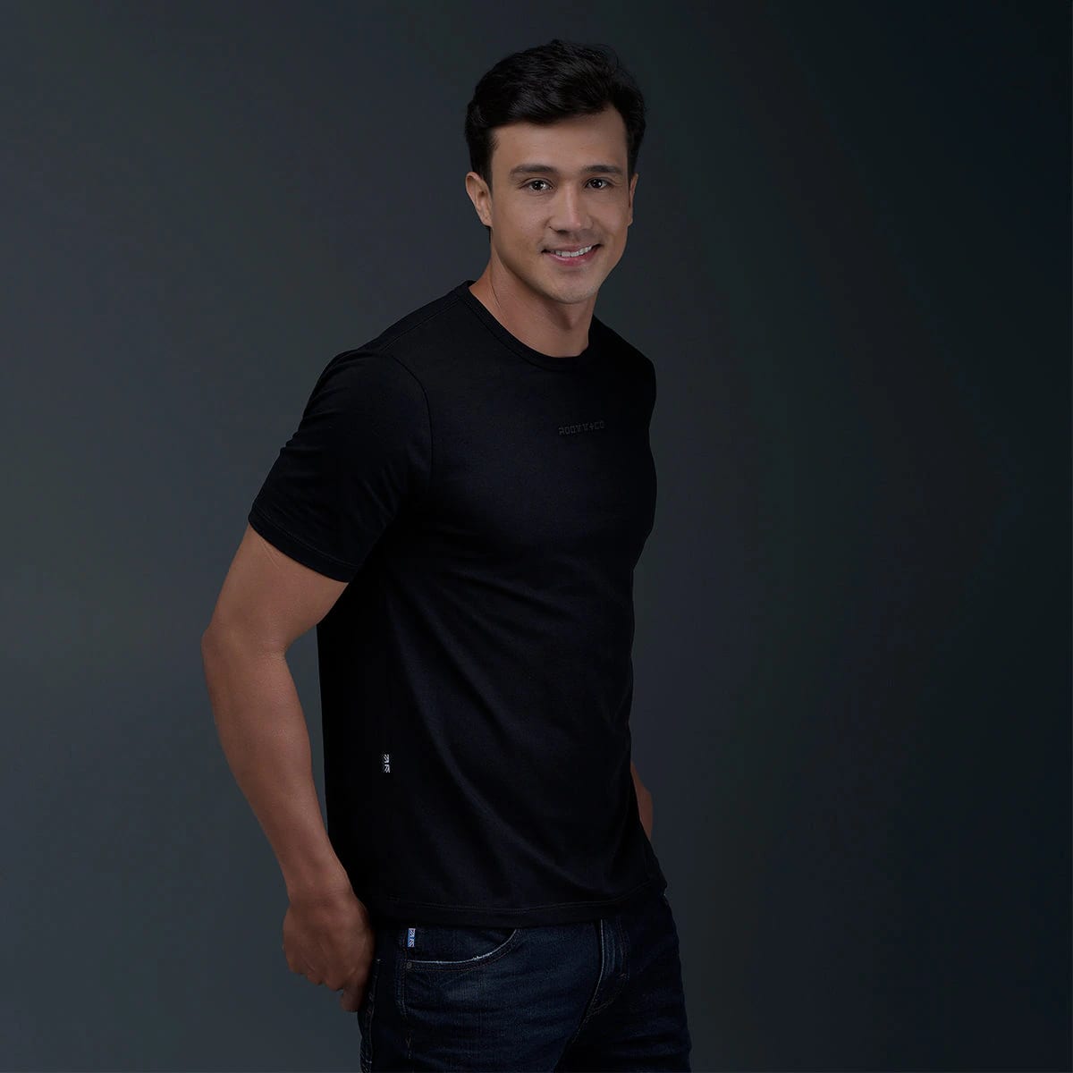Camiseta Regular Negra - imagen 3