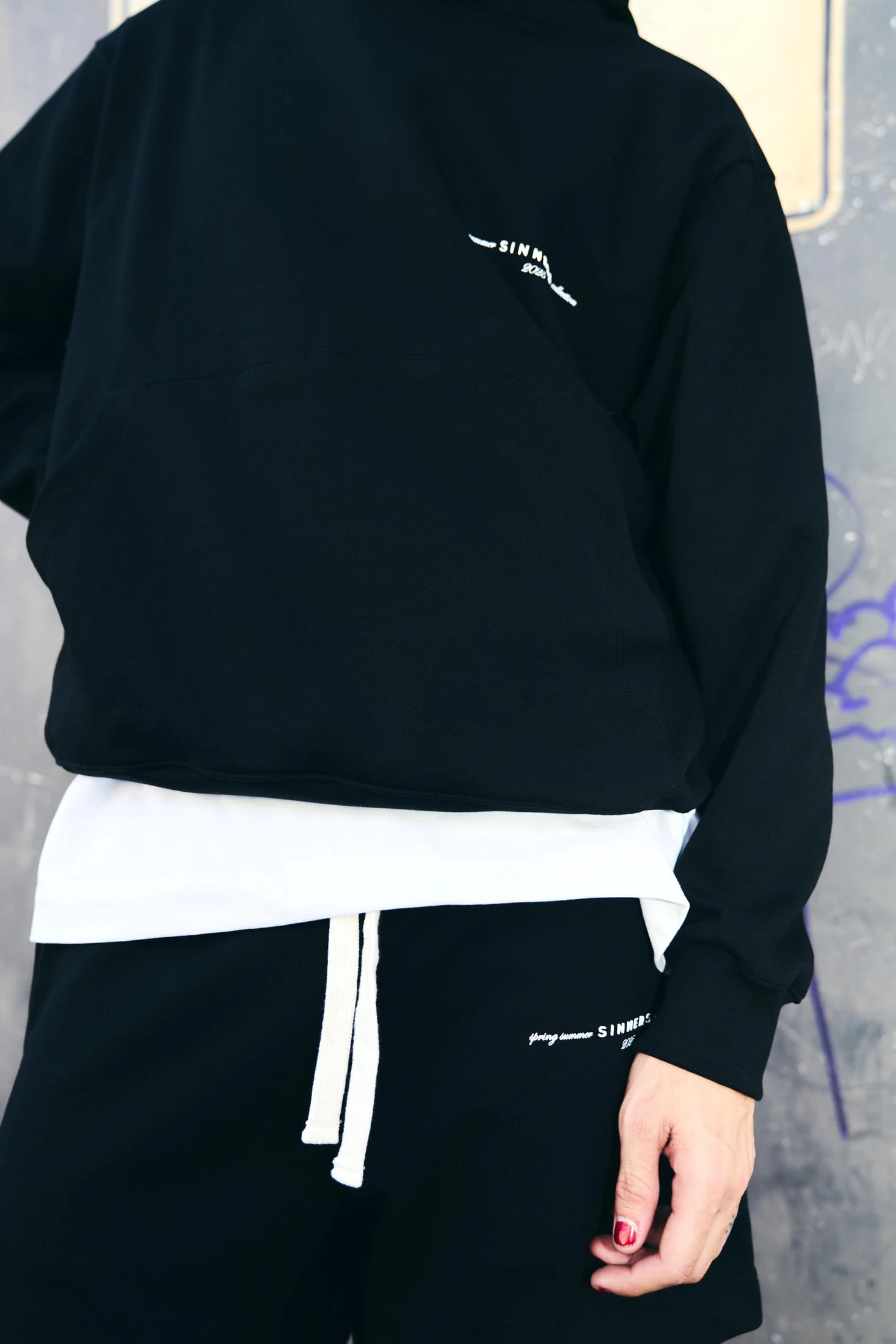 GARMENTS BLACK HOODIE - imagen 4