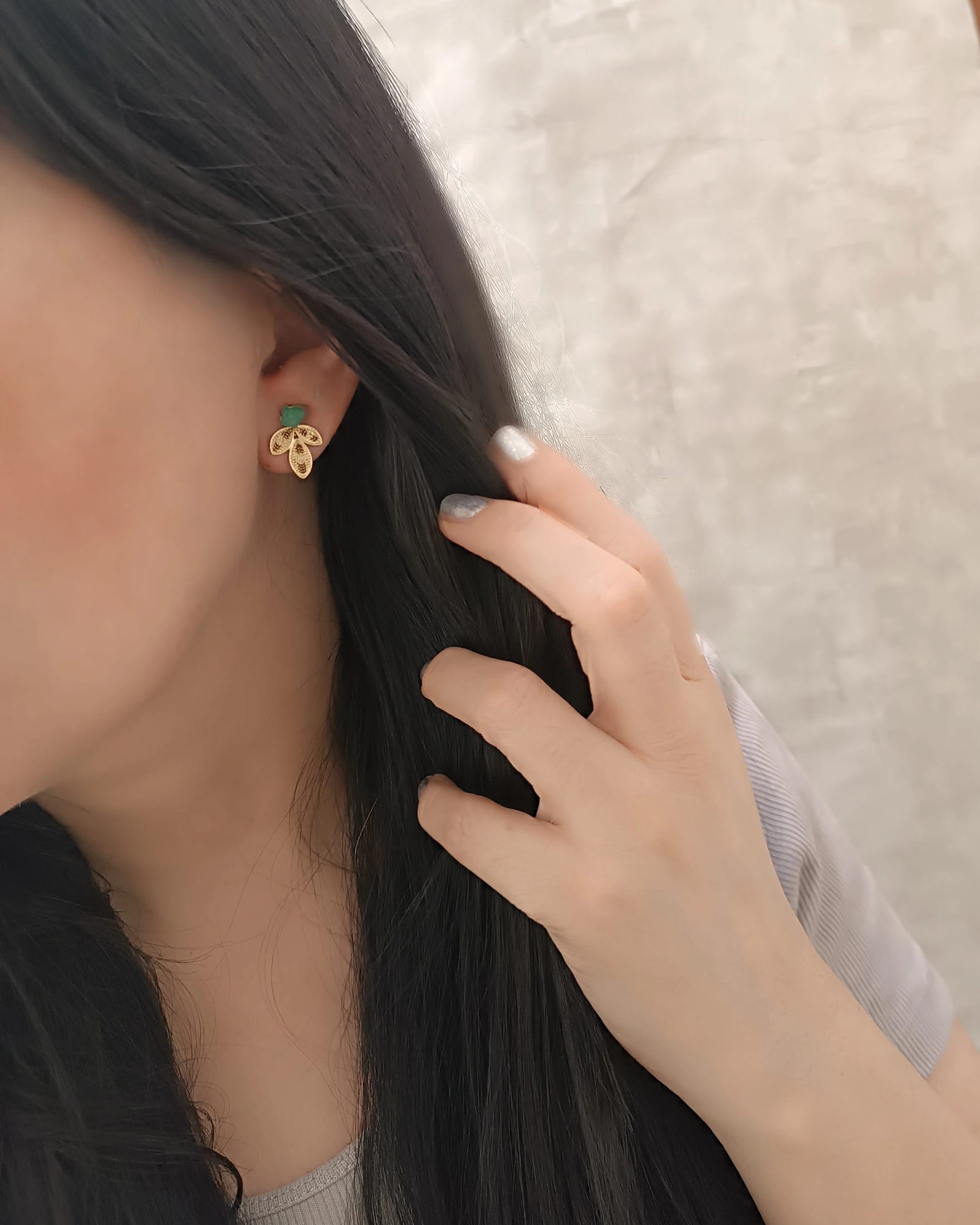 Aretes mini filigrana Tiffani con esmeralda - imagen 3